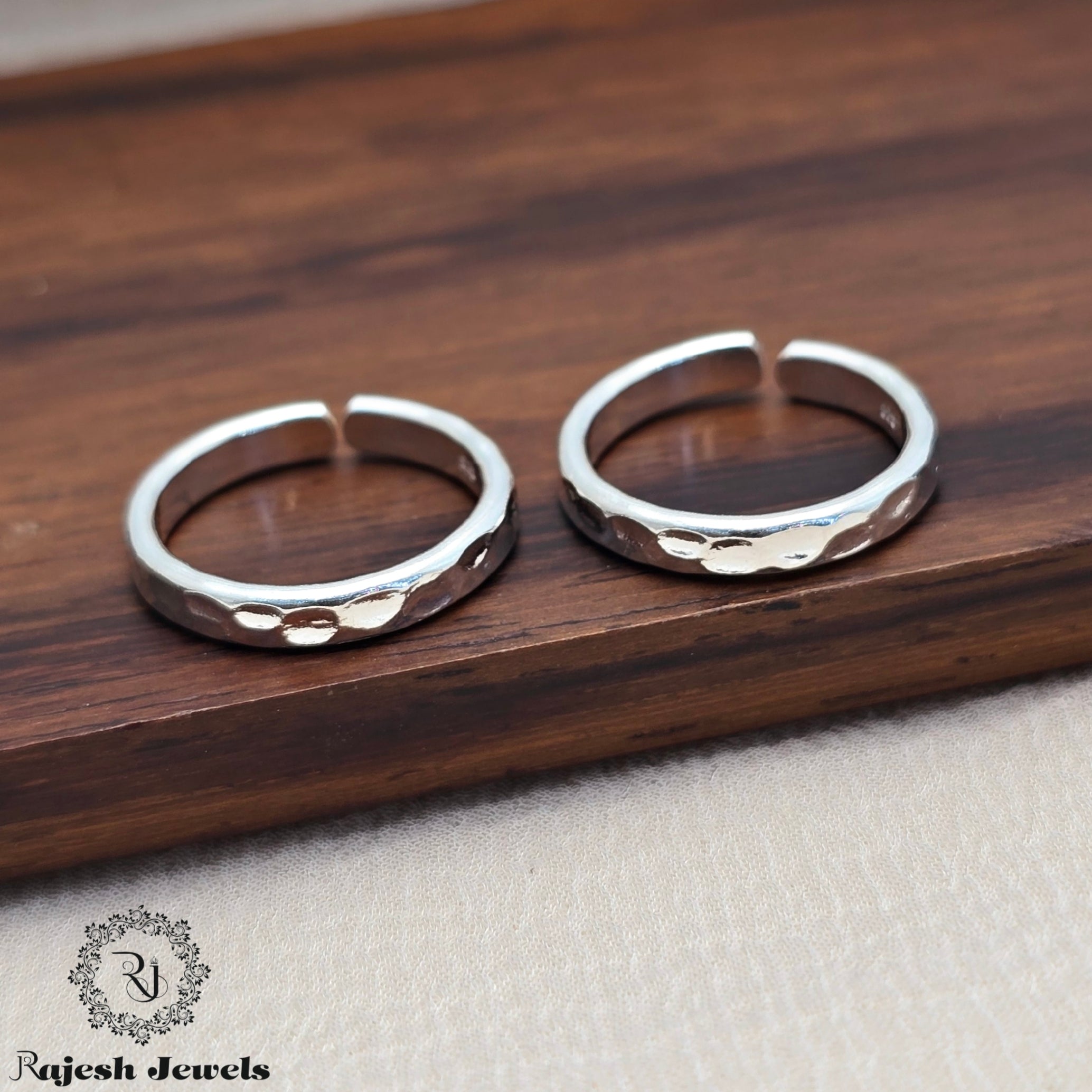 Vibrant Silver Adjustable Toerings