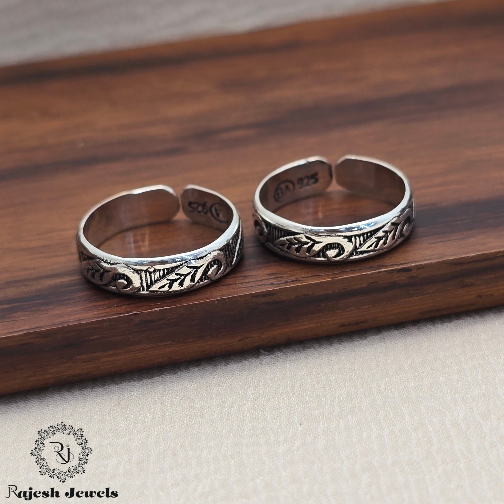 Fabulent Silver Adjustable Toerings