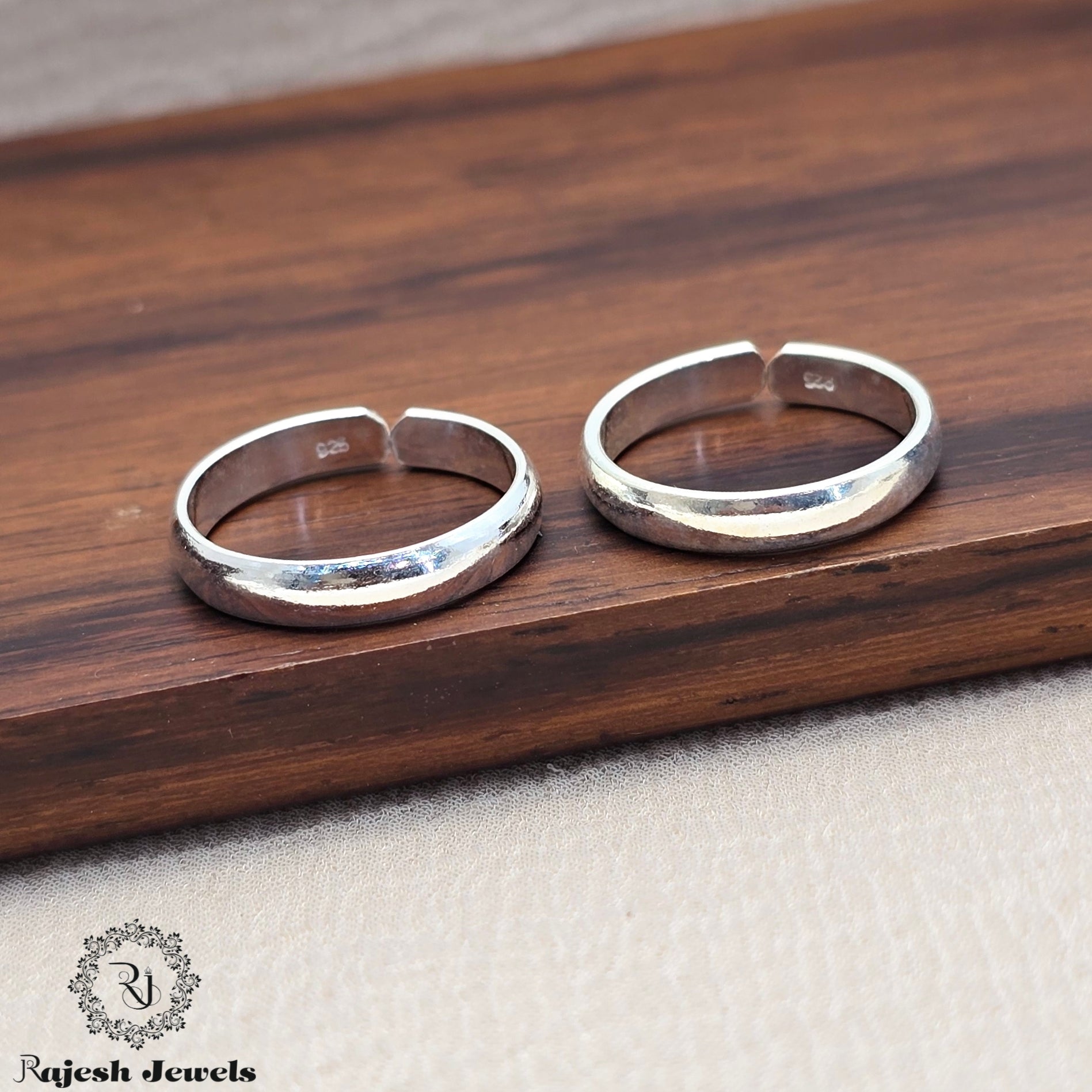 Beautiful Silver Plain Adjustable Toerings