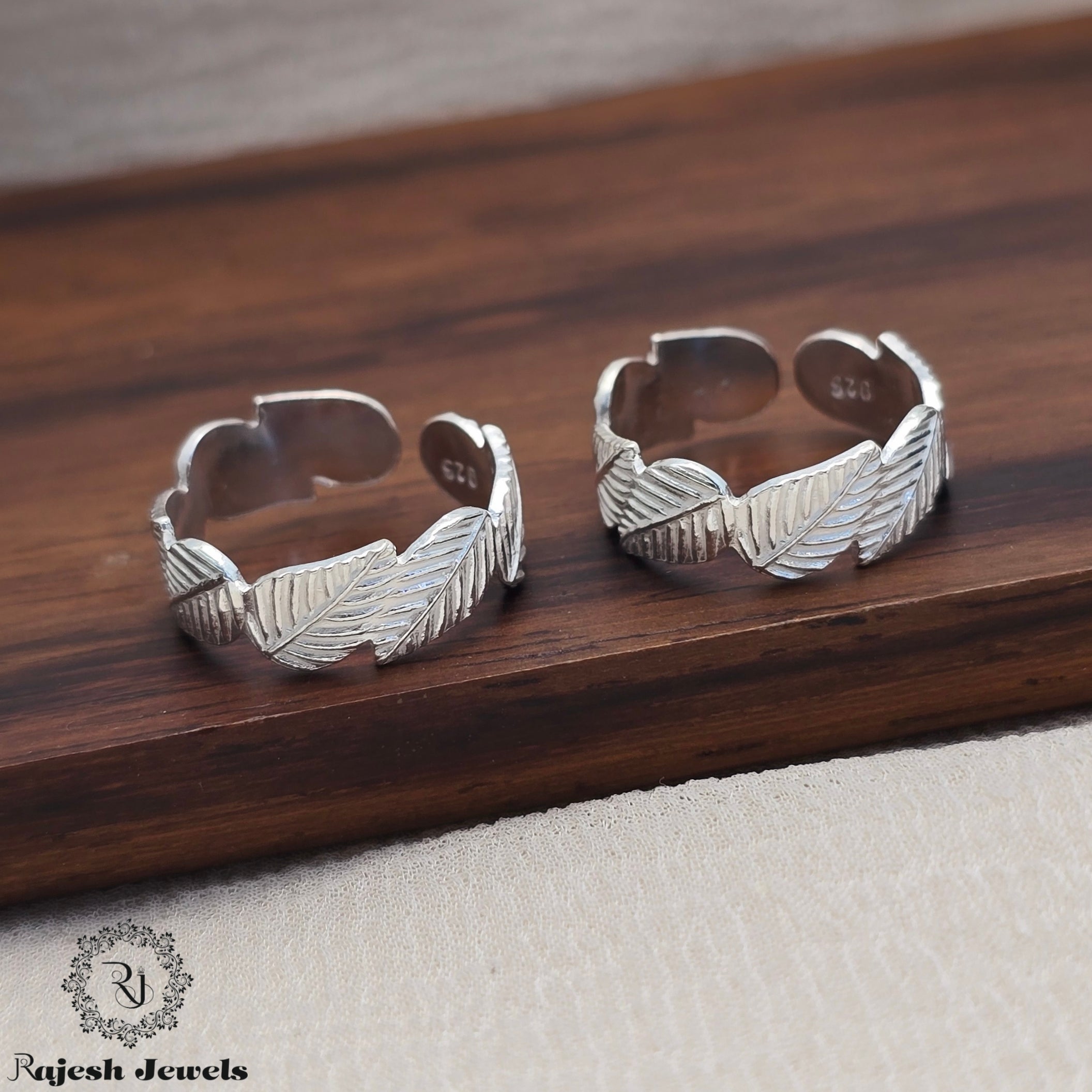 Leafy Plain White Finish Adjustable Toerings
