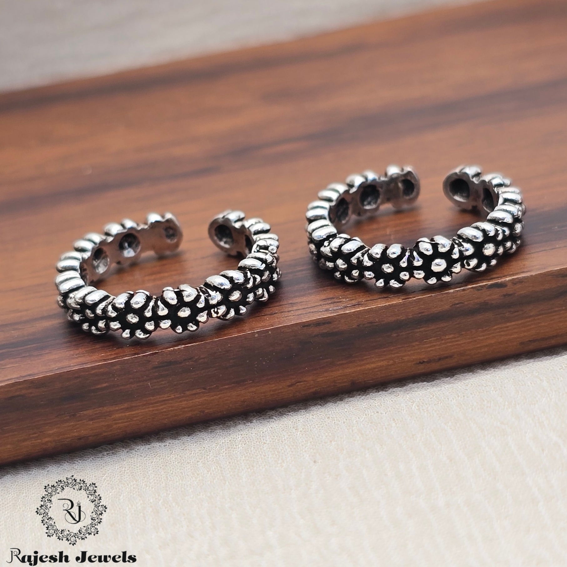 Superb Silver Antique Finish Adjustable Toerings