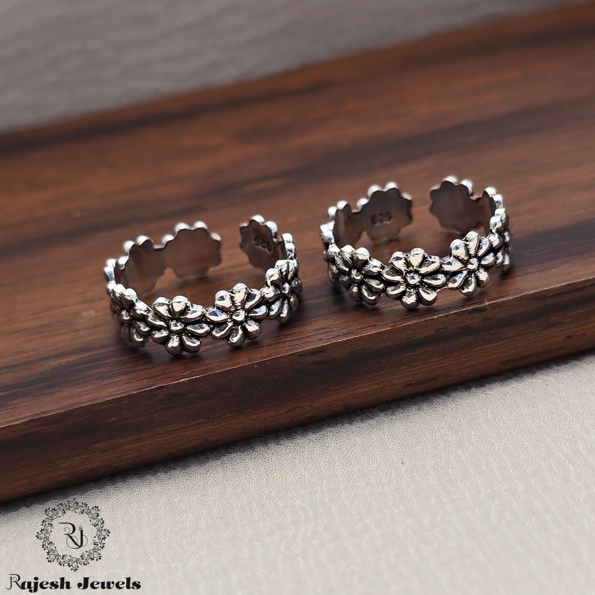 Fabulous Floral Adjustable Toerings