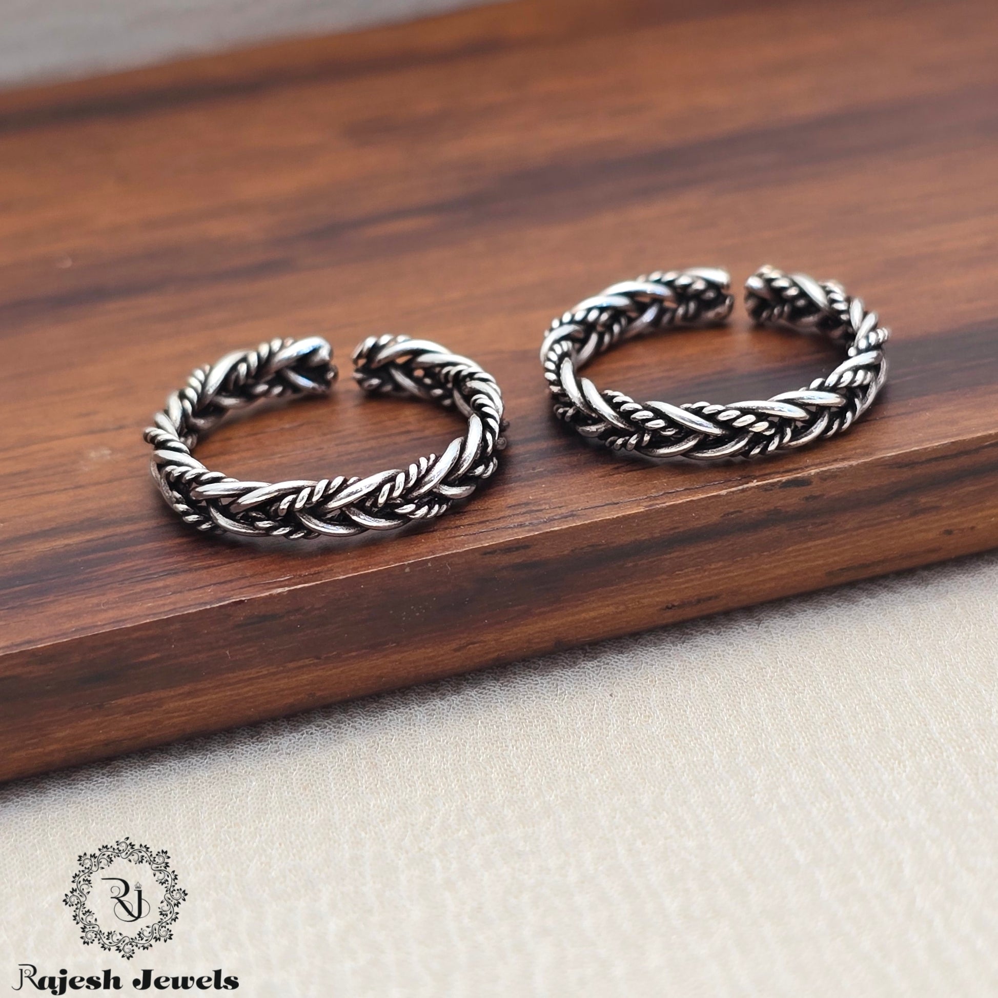 Simplifying Antique Finish Adjustable Toerings