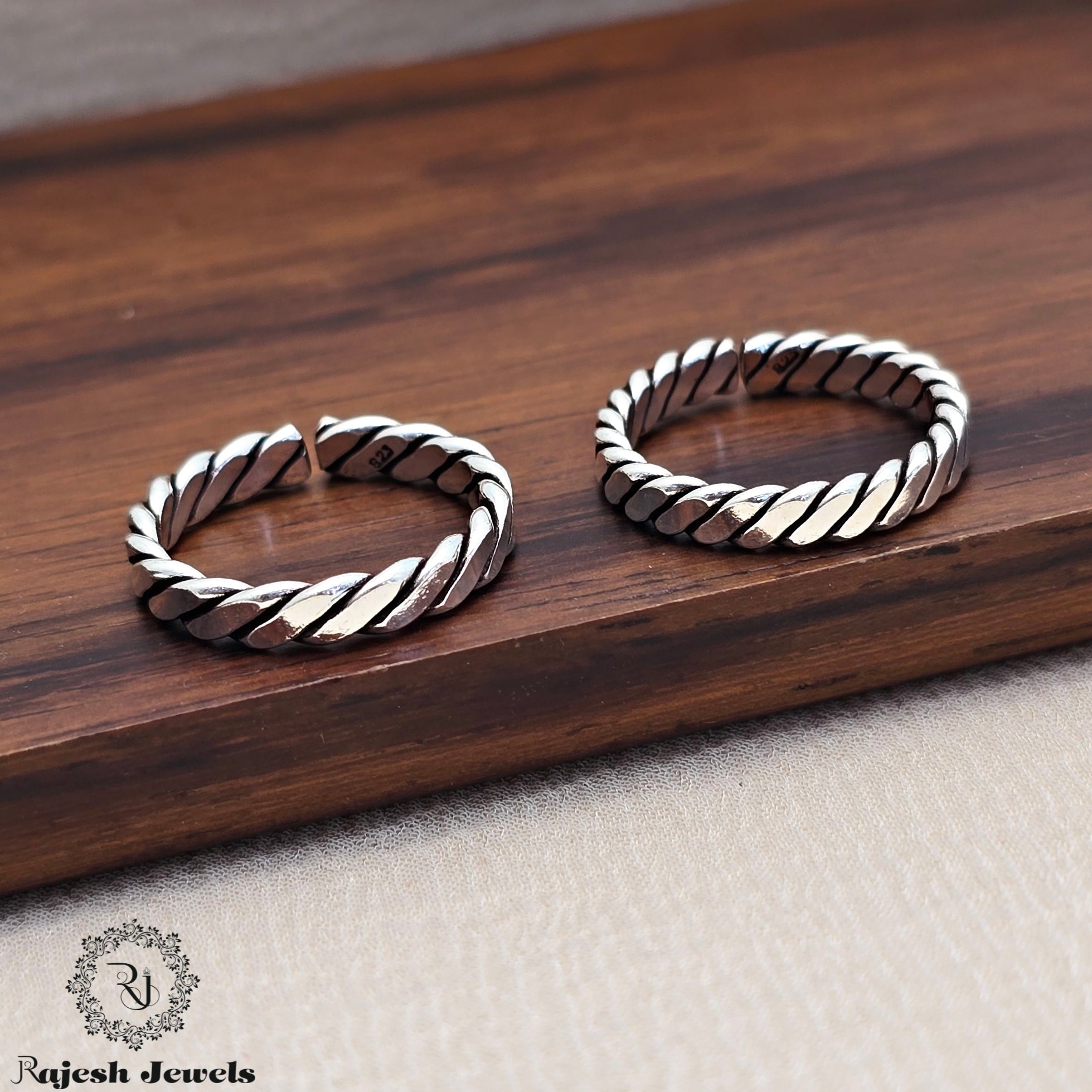 Winsome Silver Oxidised Adjustable Toerings