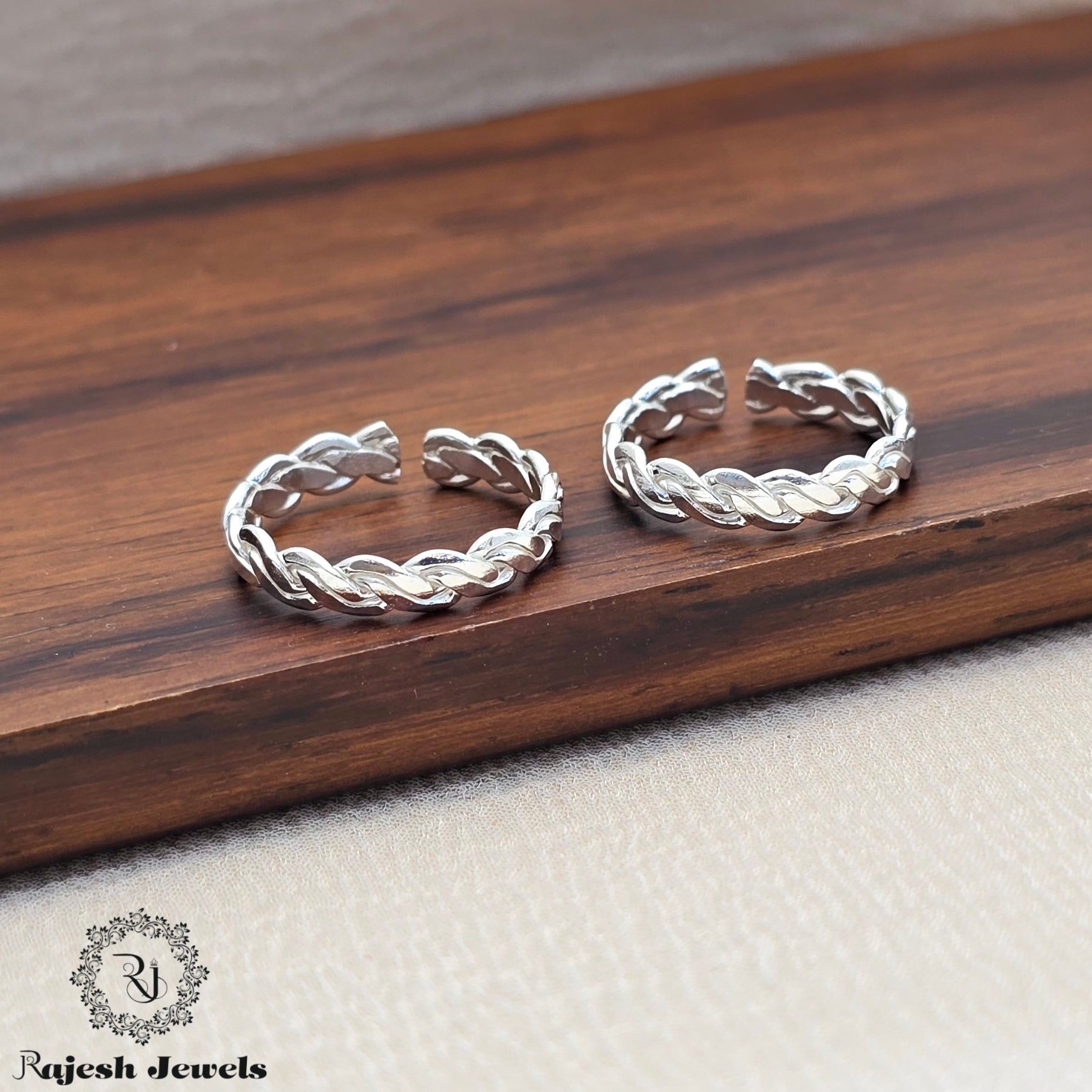 Stunning Silver Adjustable Toerings