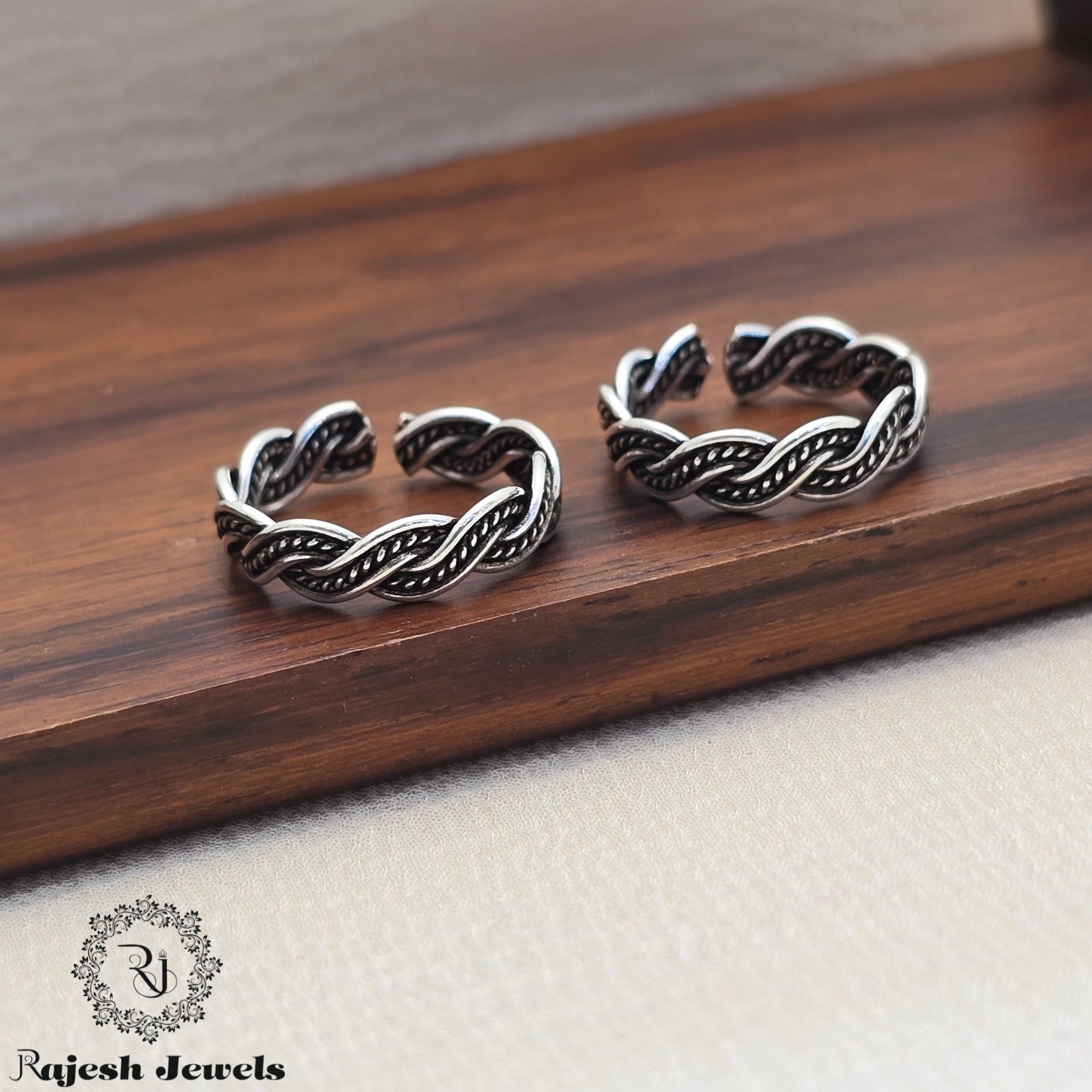 Twisted Antique Finish Adjustable Toerings