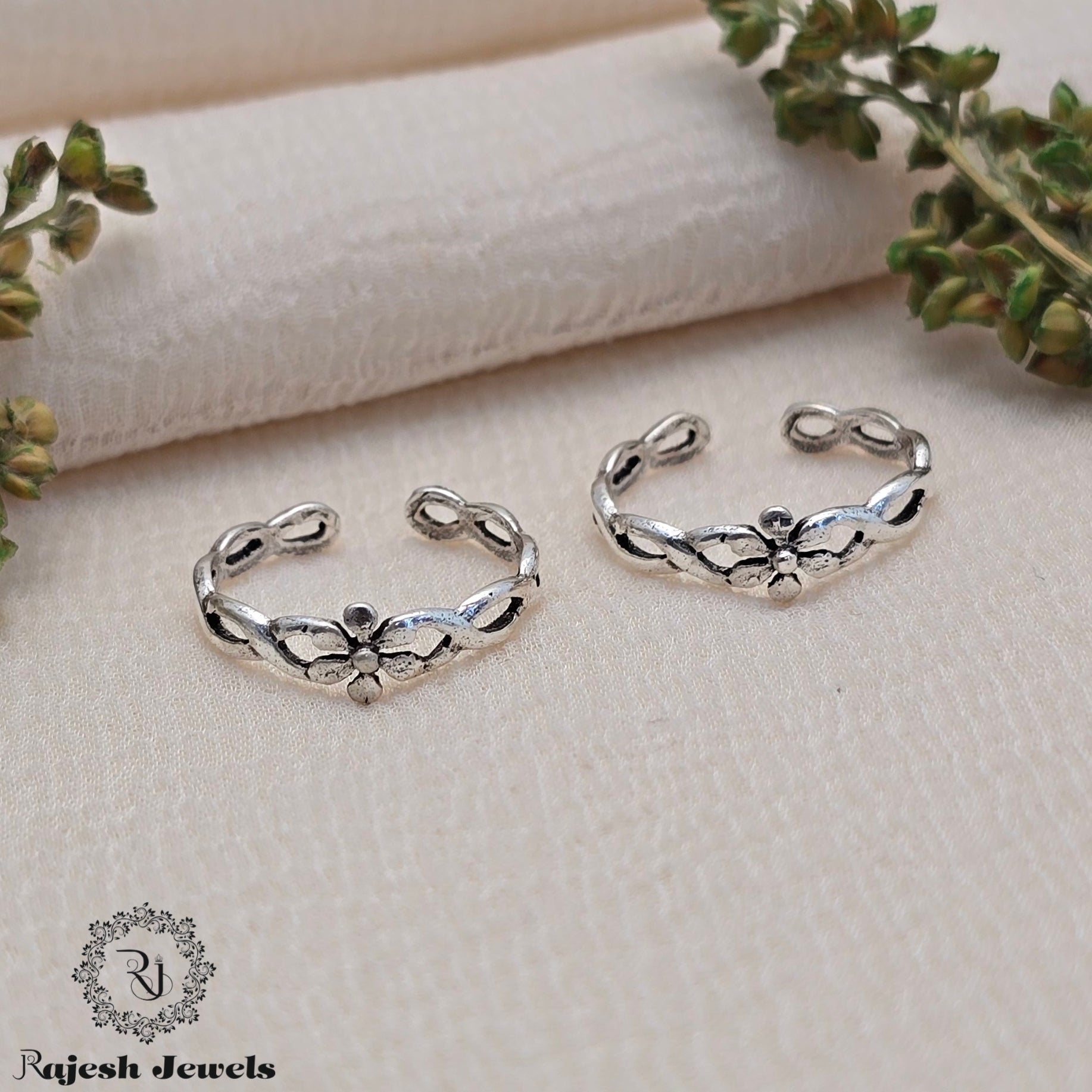 Floral Antique Finish Adjustable Toerings