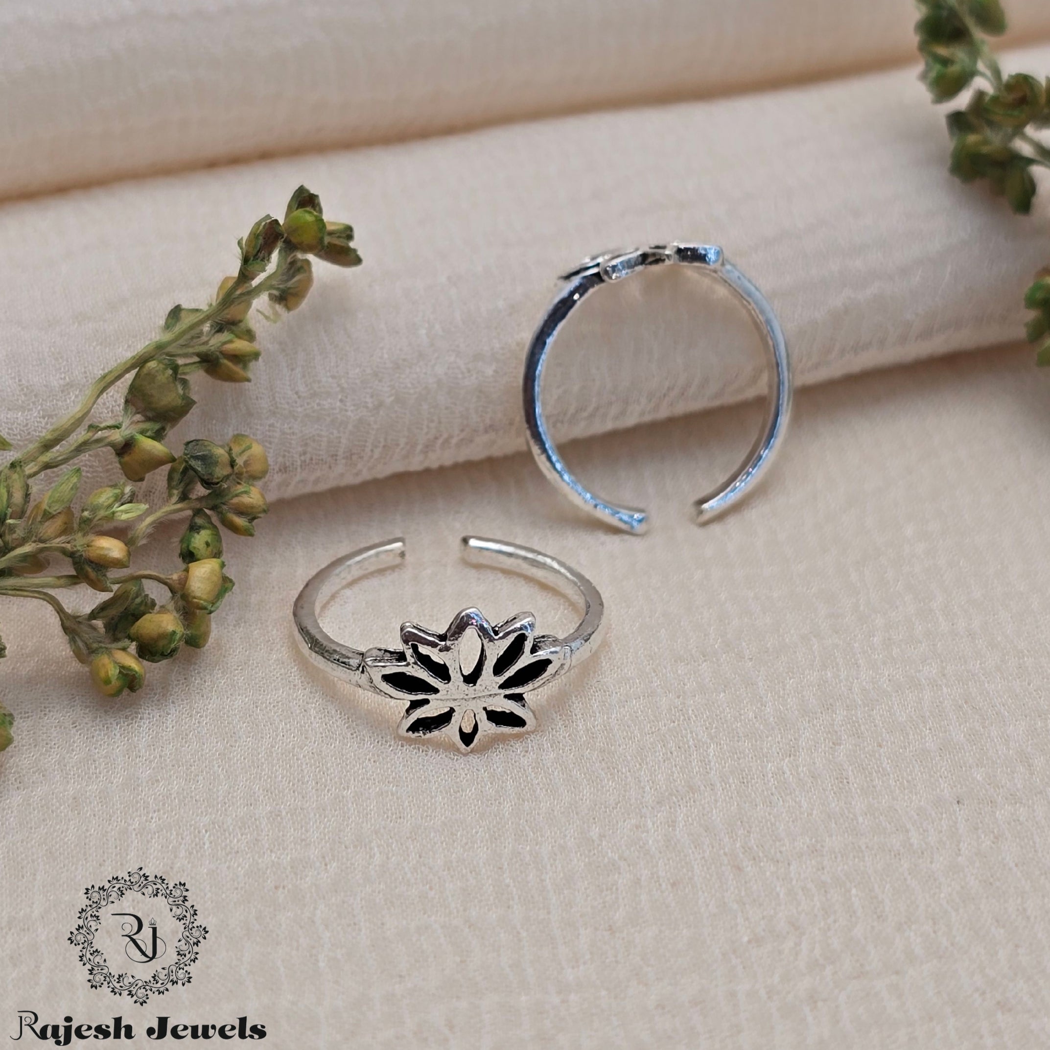Lotus Shaped Oxidised Silver Toerings