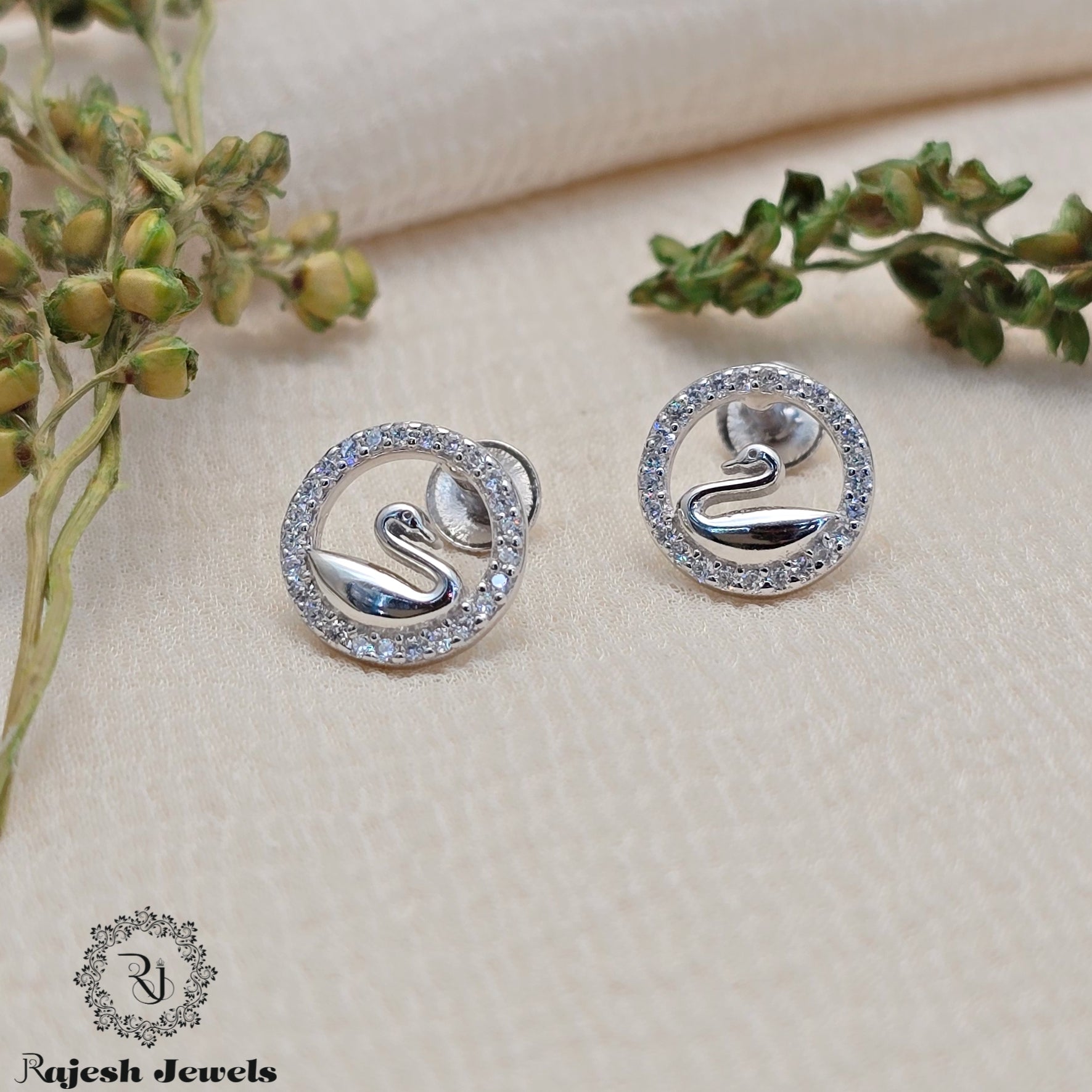 Lovely Swan Cz South Screw Studs Earrings