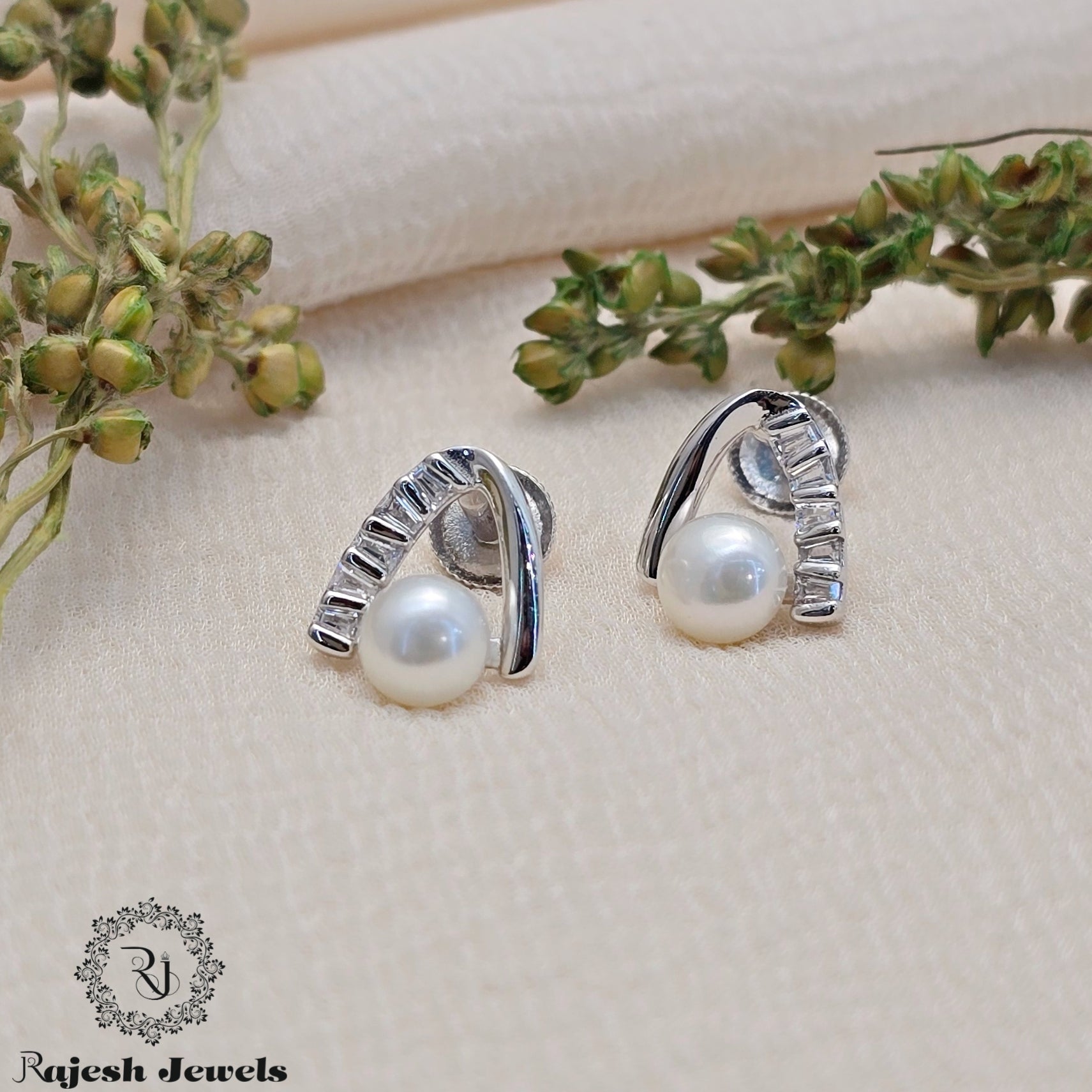 Elegant Rodhium Finish Studs Earrings