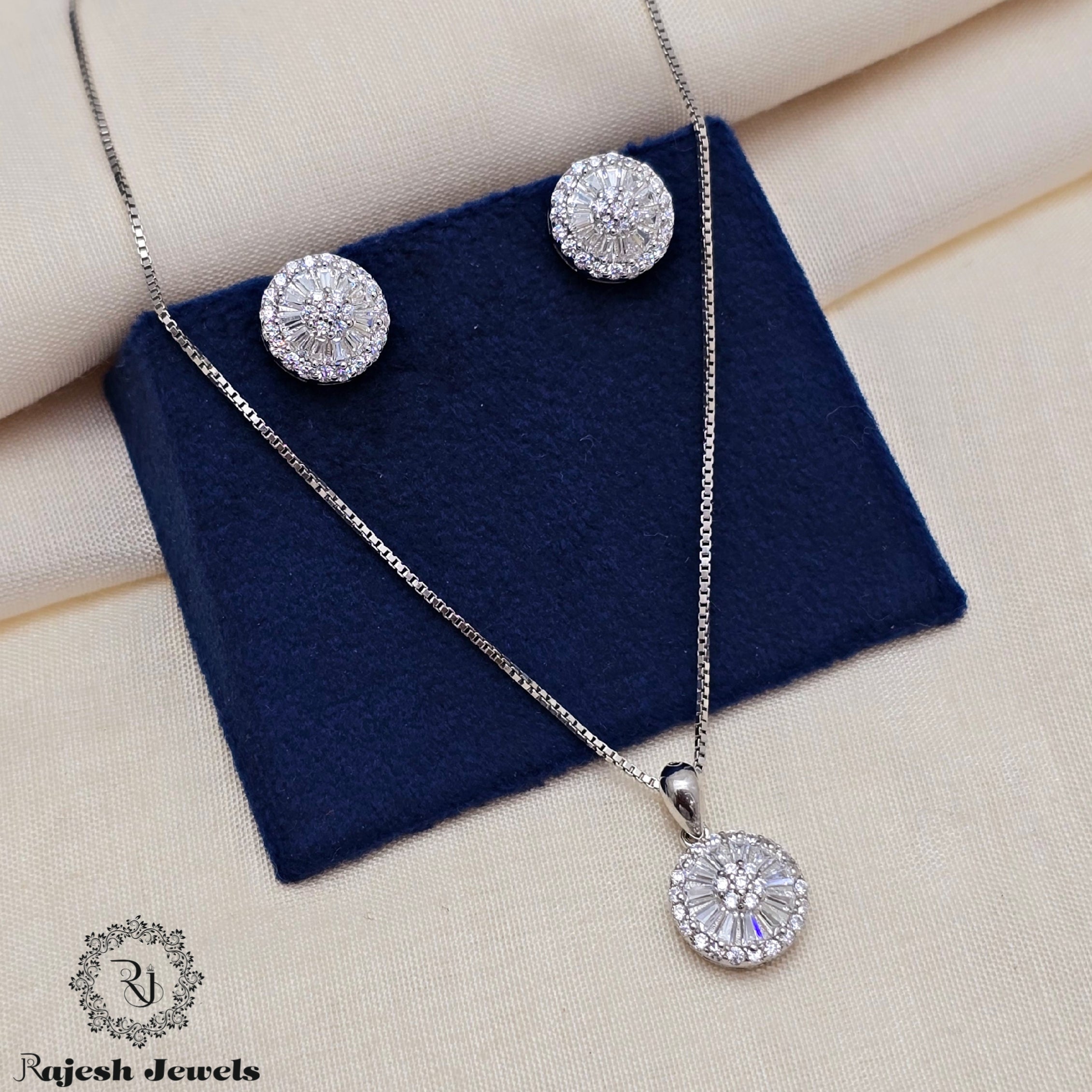 Classic Round Cz Silver Pendant Set