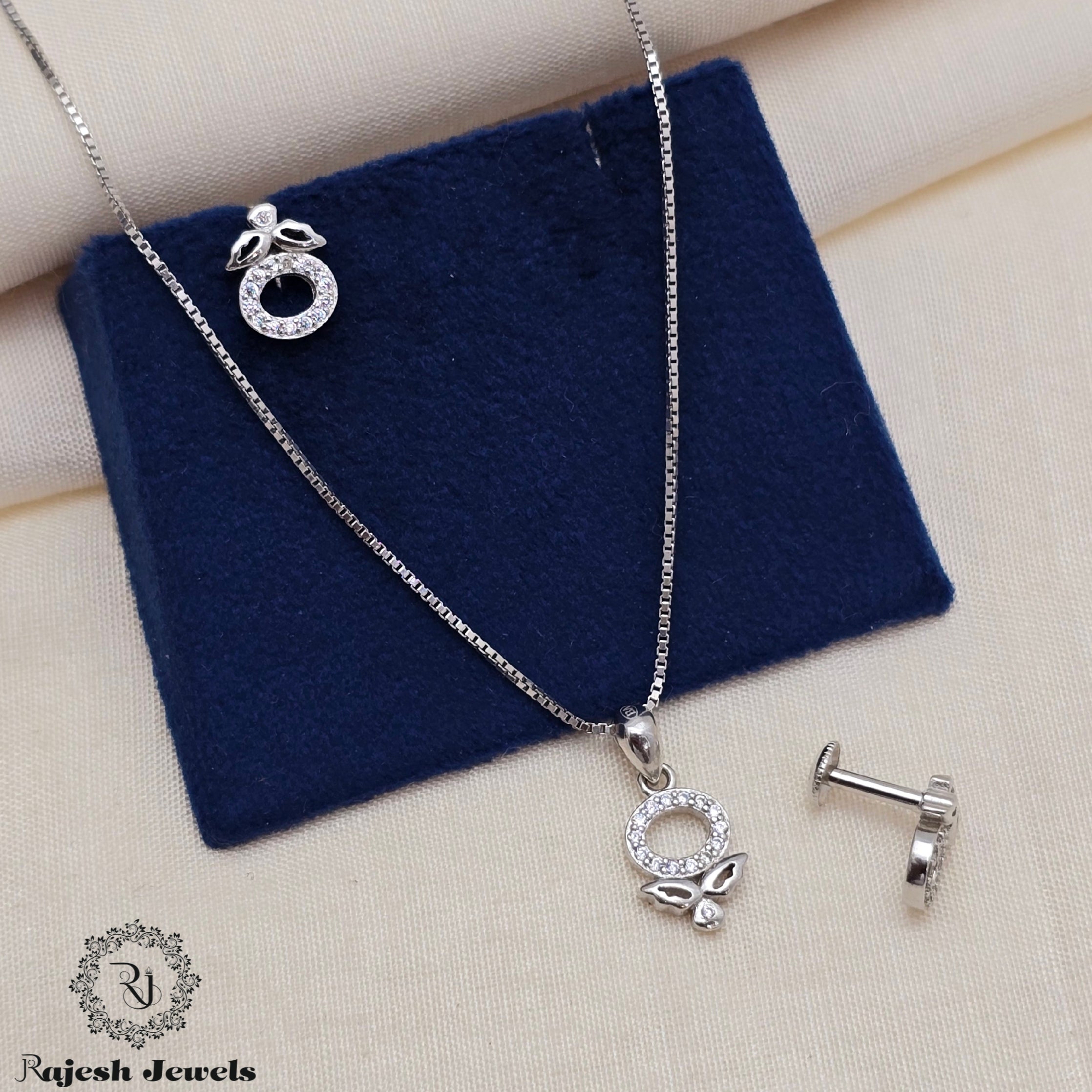 Glittering Cz Silver Pendant Set