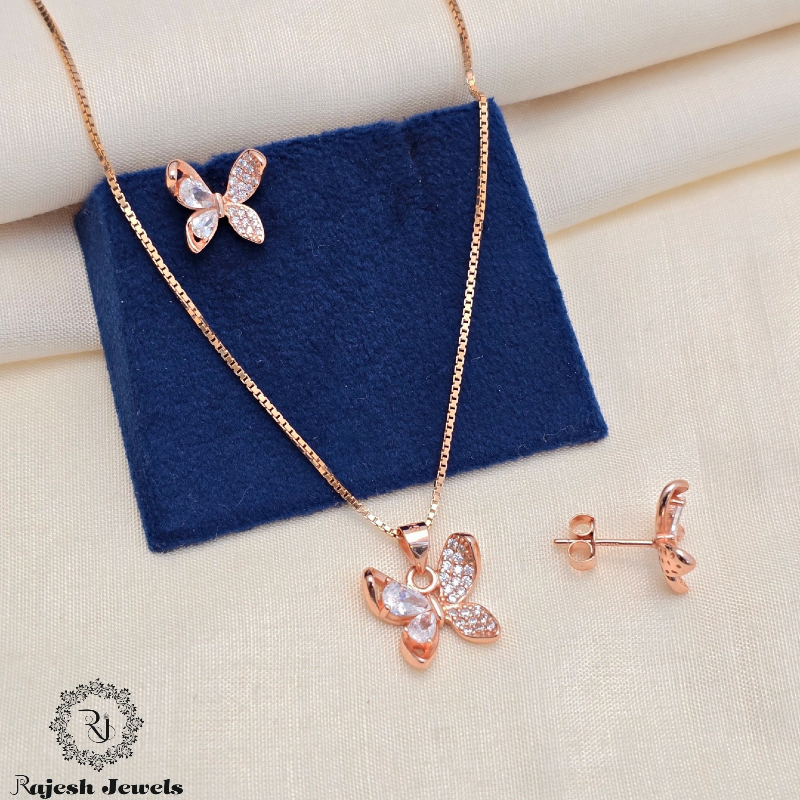 Superb Flying Butterfly Cz Pendant Set