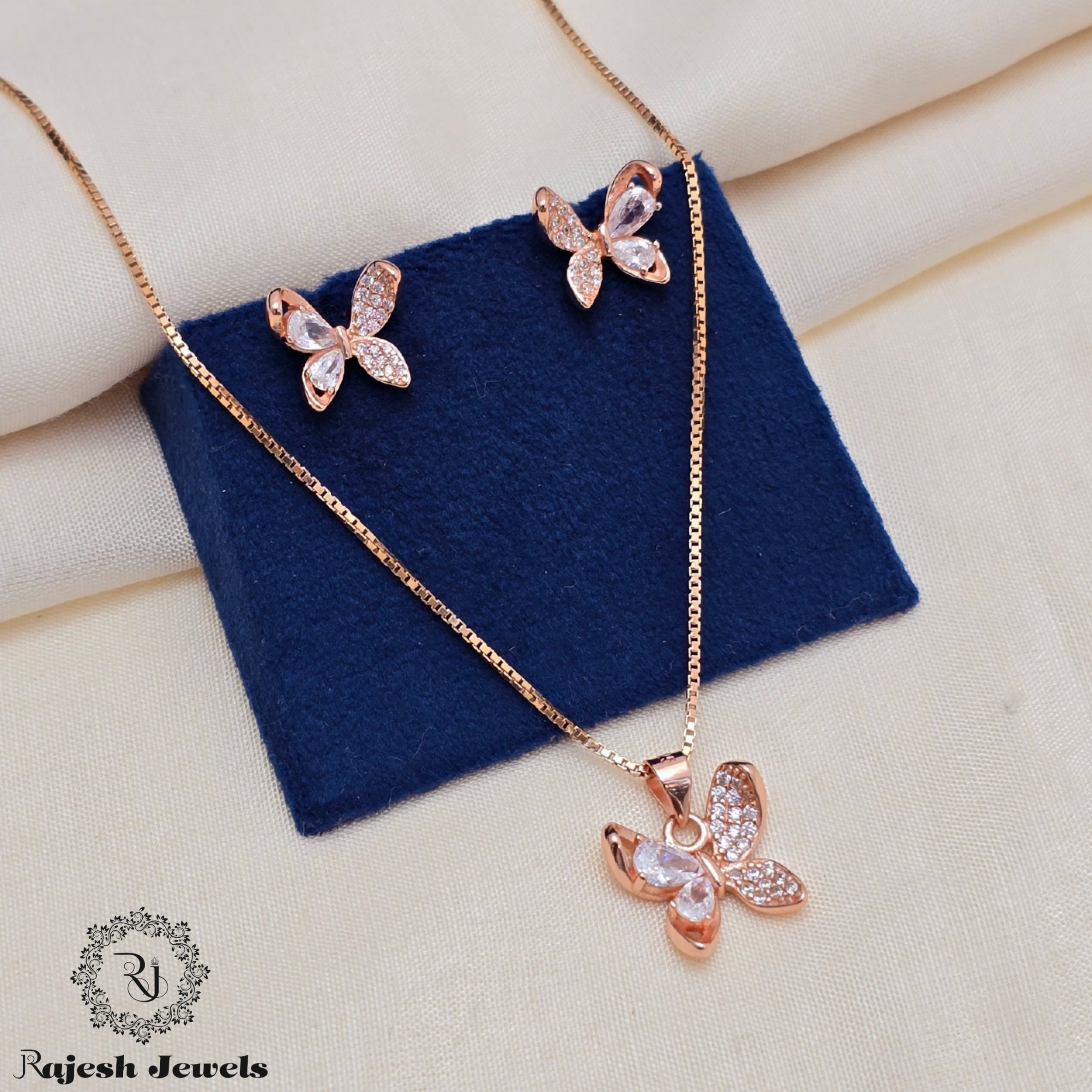 Superb Flying Butterfly Cz Pendant Set
