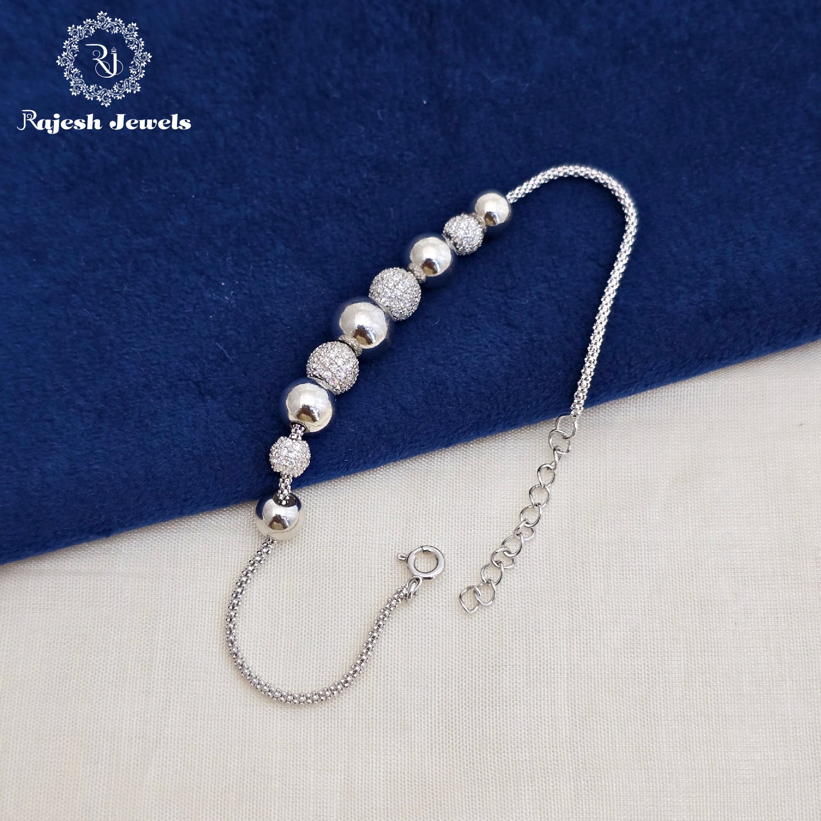 Pleasing Ball Design Silver Ladies Bracelet