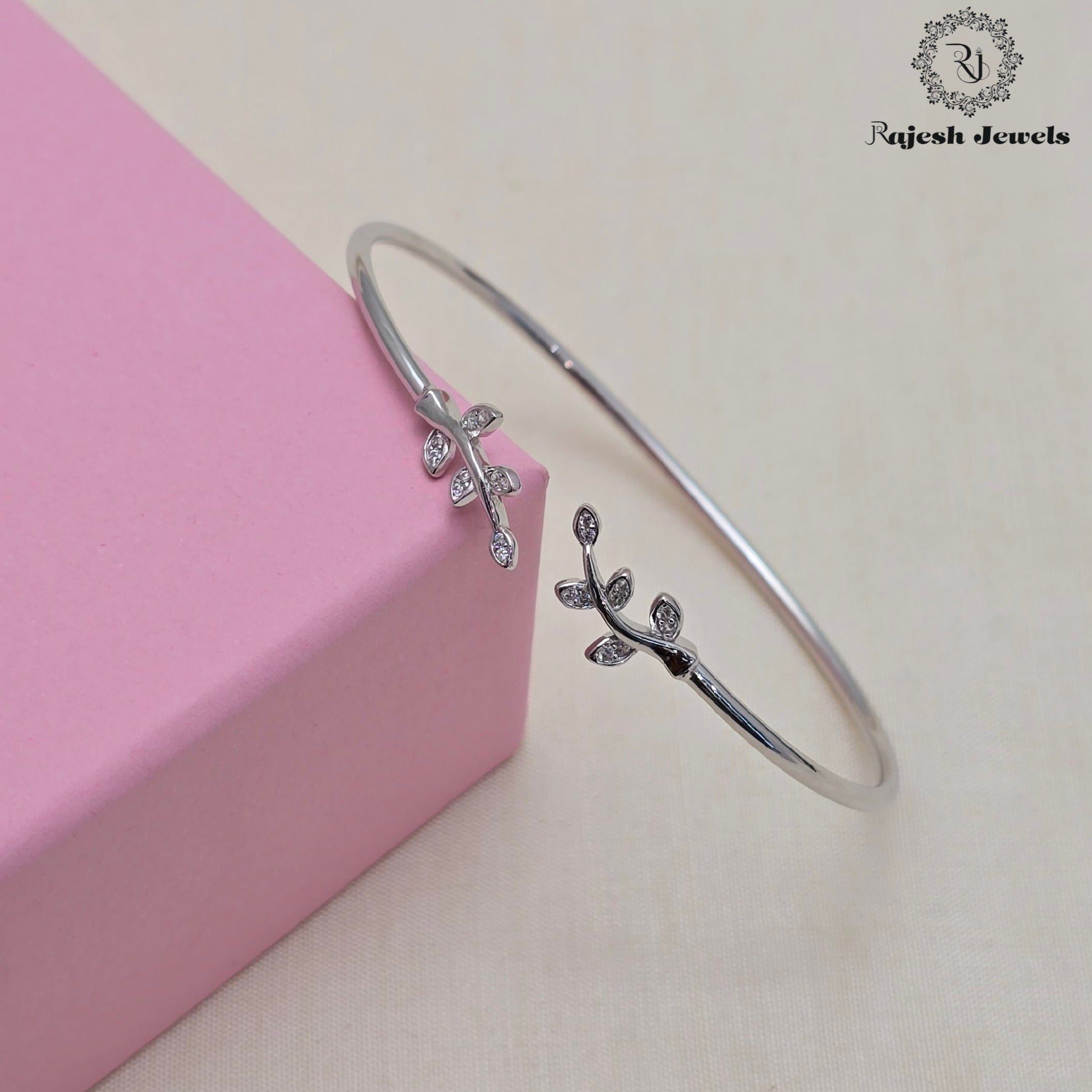 Mesmerizing Leafy Cz Hand Bracelet