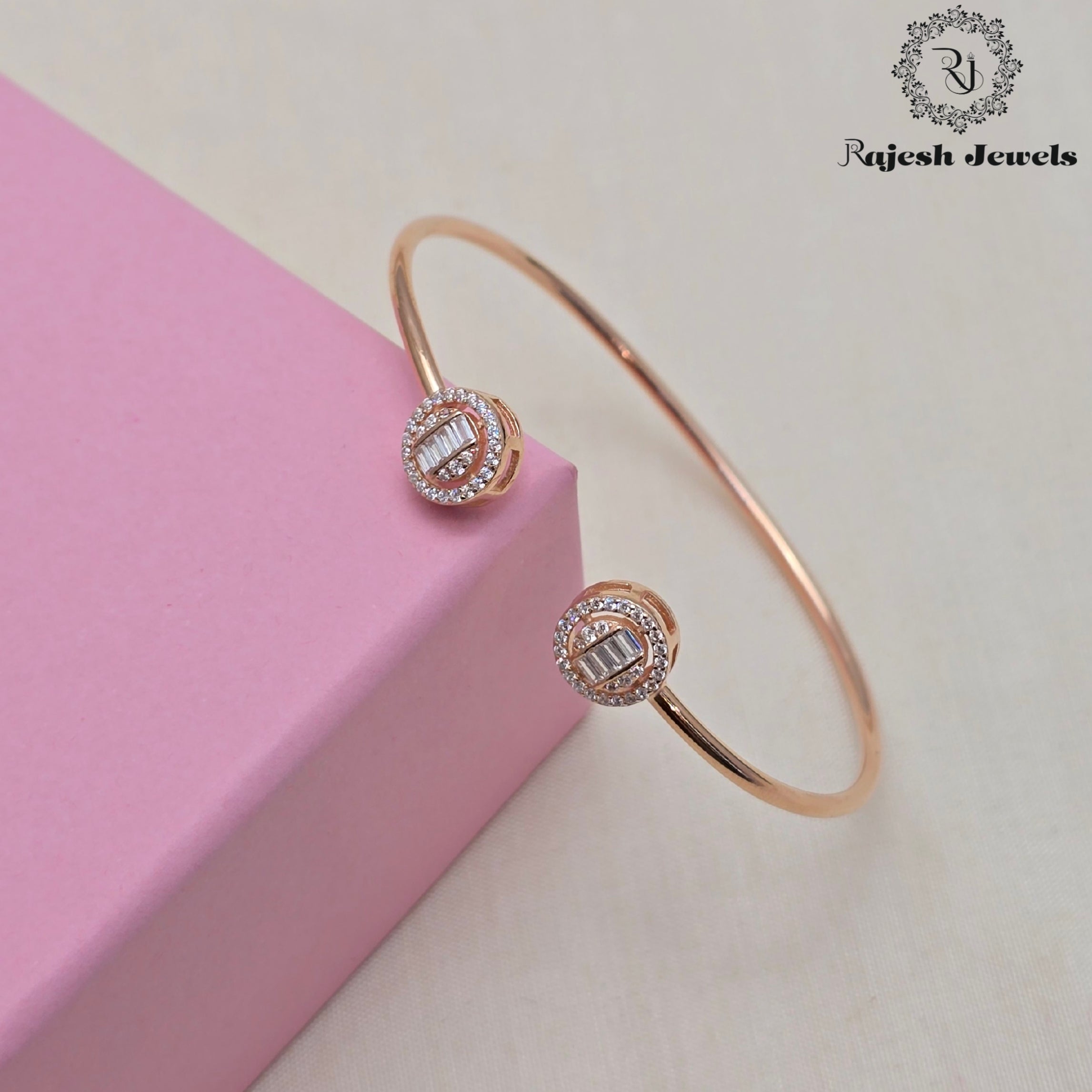 Classic Round Cubic Zirconia Hand Bracelet