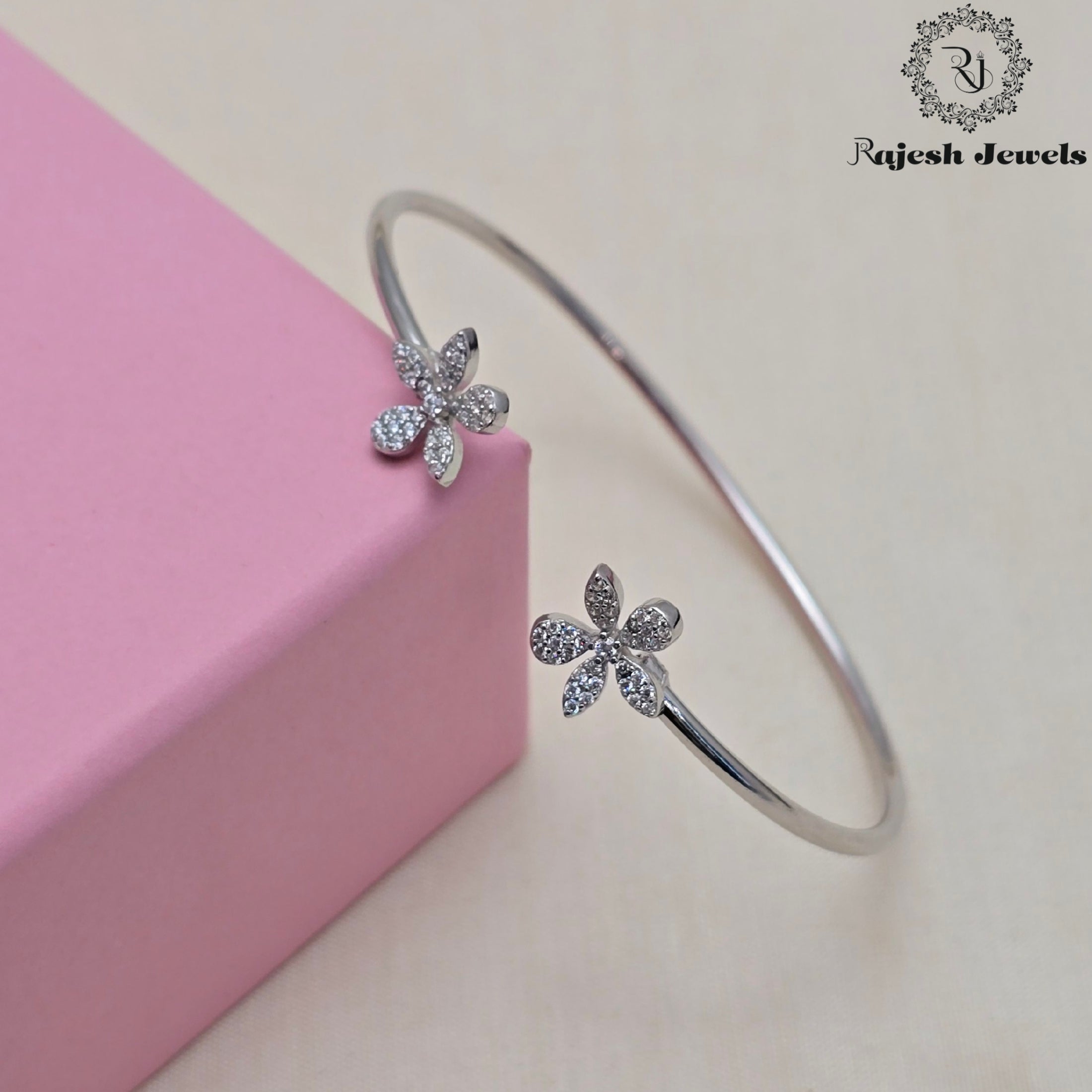 Attractive Floral Cz Flexi Hand Bracelet