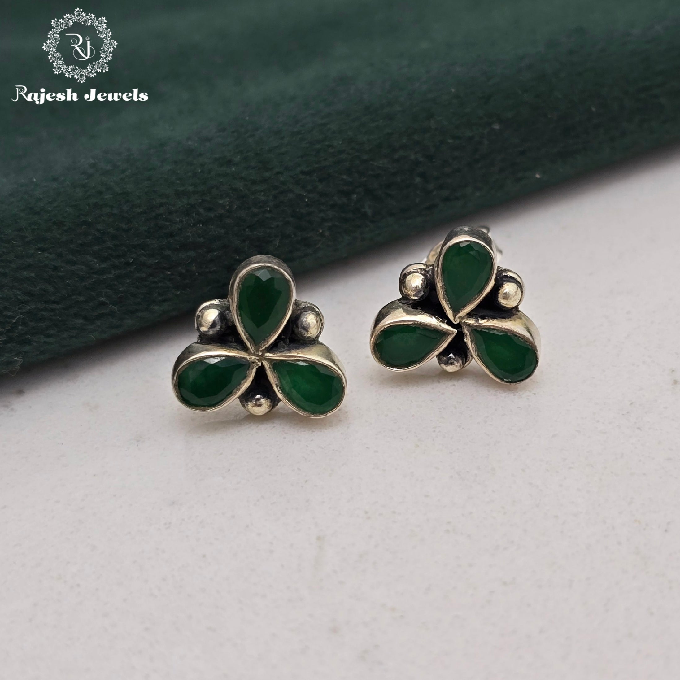 Mesmerizing Cutstone Stud Earrings