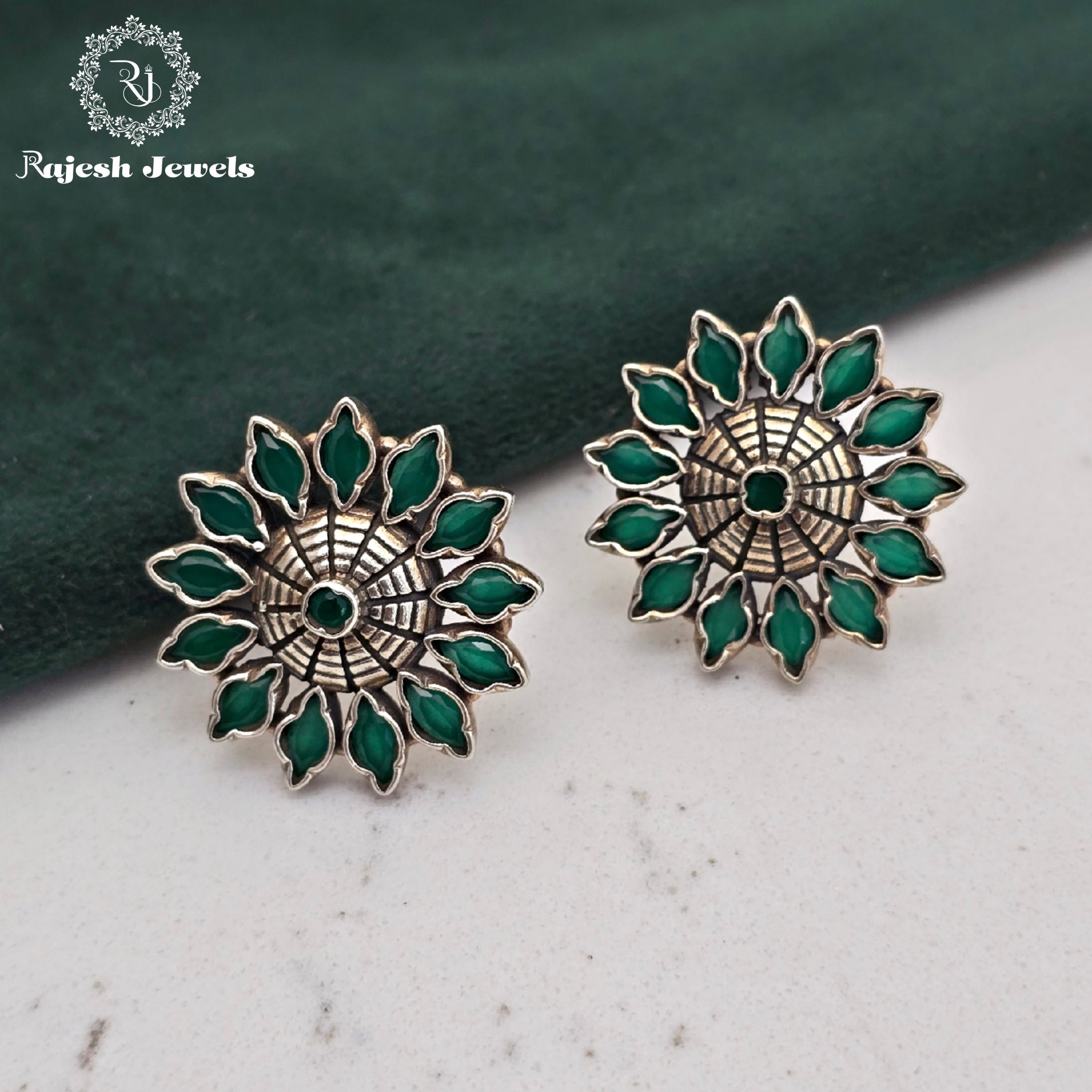 Mesmerizing Cutstone Earrings
