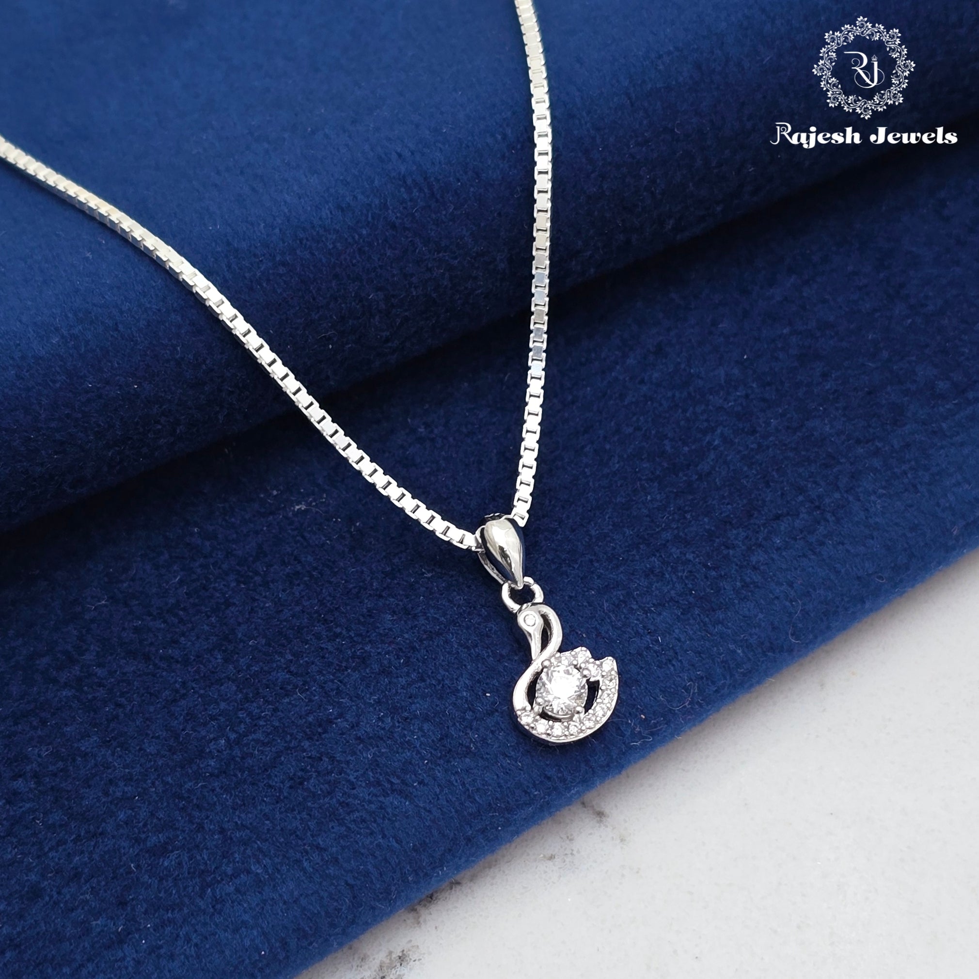 Minimalistic Swan Chain & Pendant
