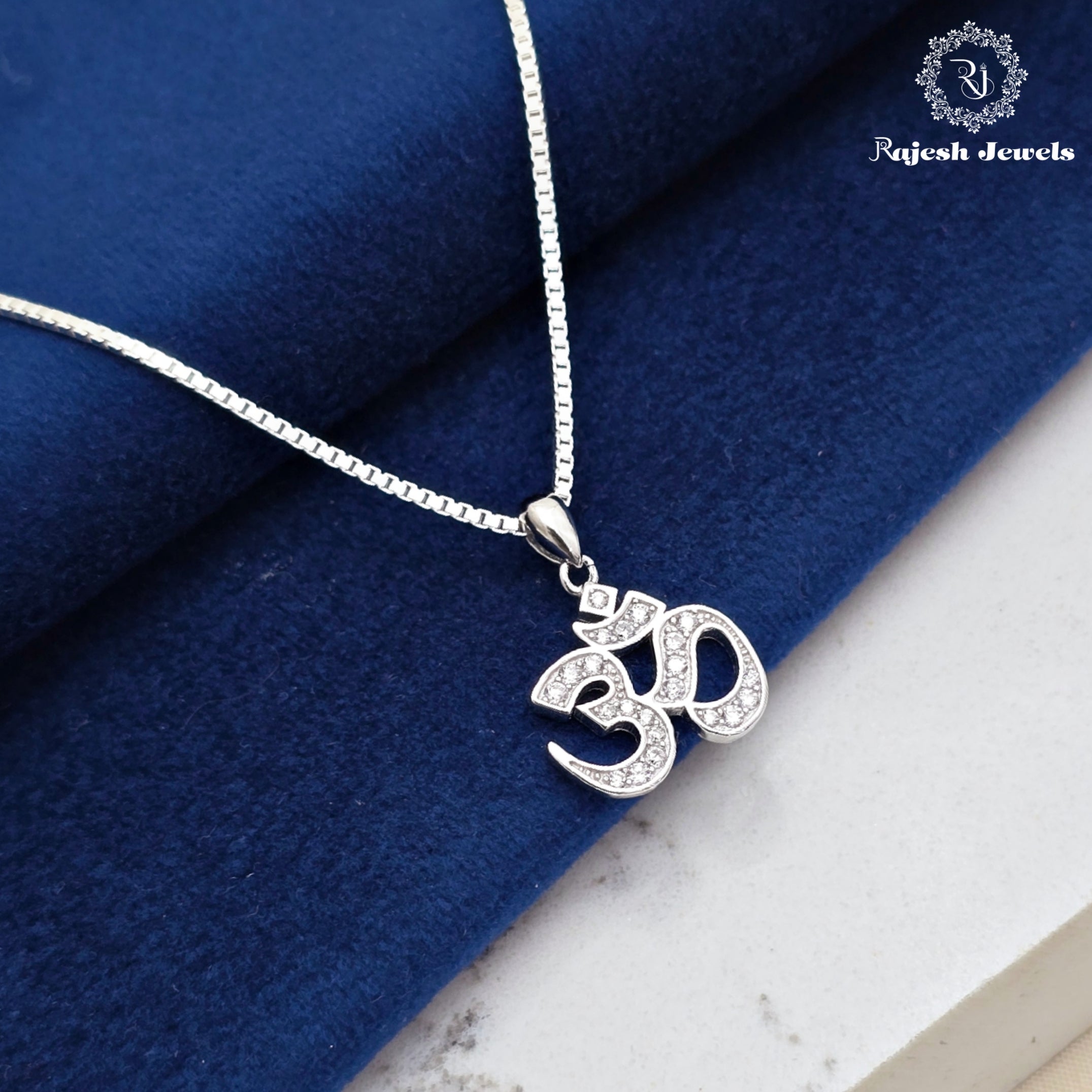 Sleek Om Pendant & Chain