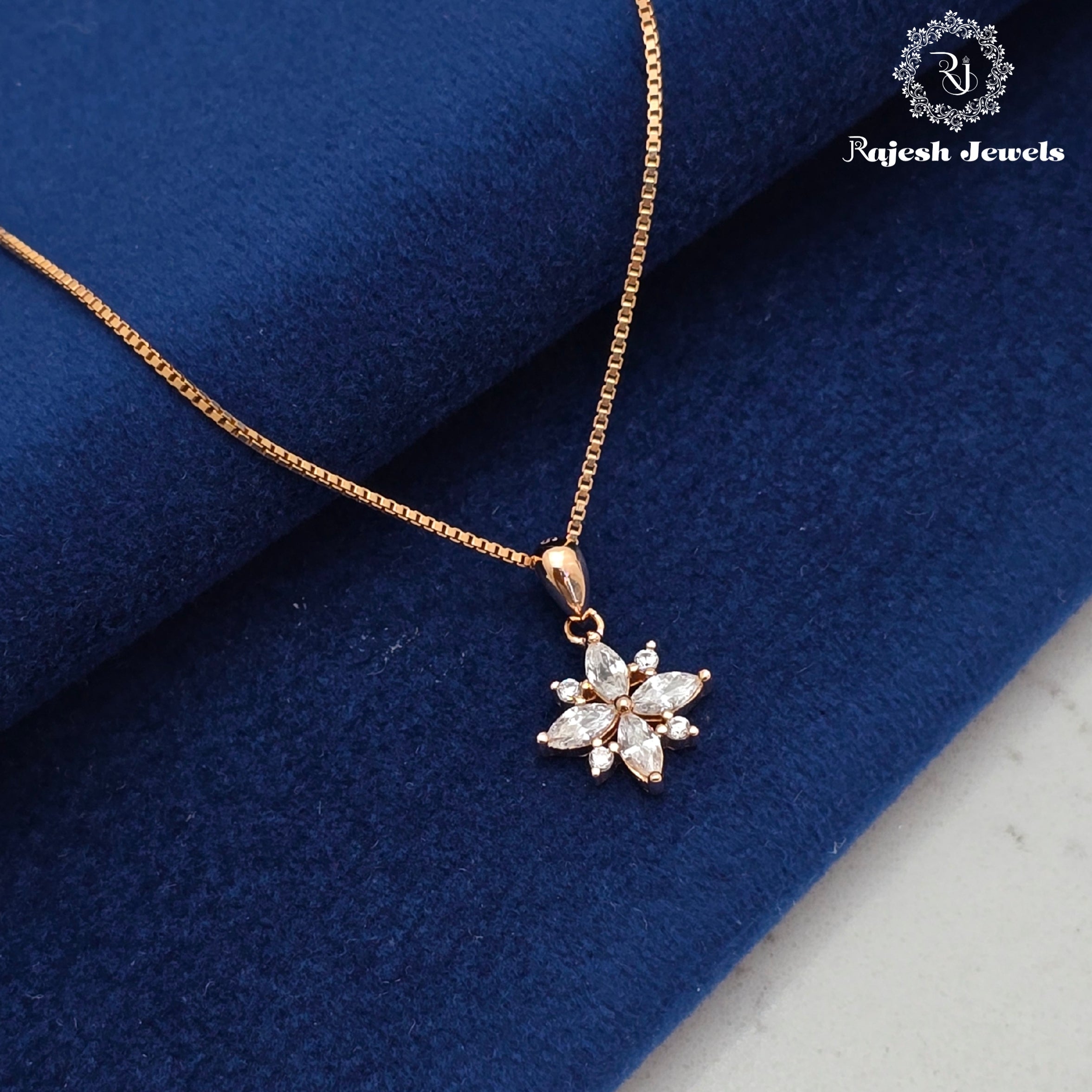 Shimmering Rosegold Chain & Pendant
