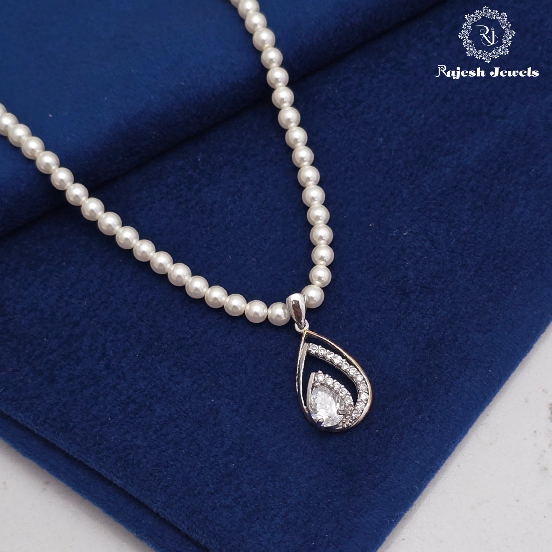Shimmering Pearl Necklace
