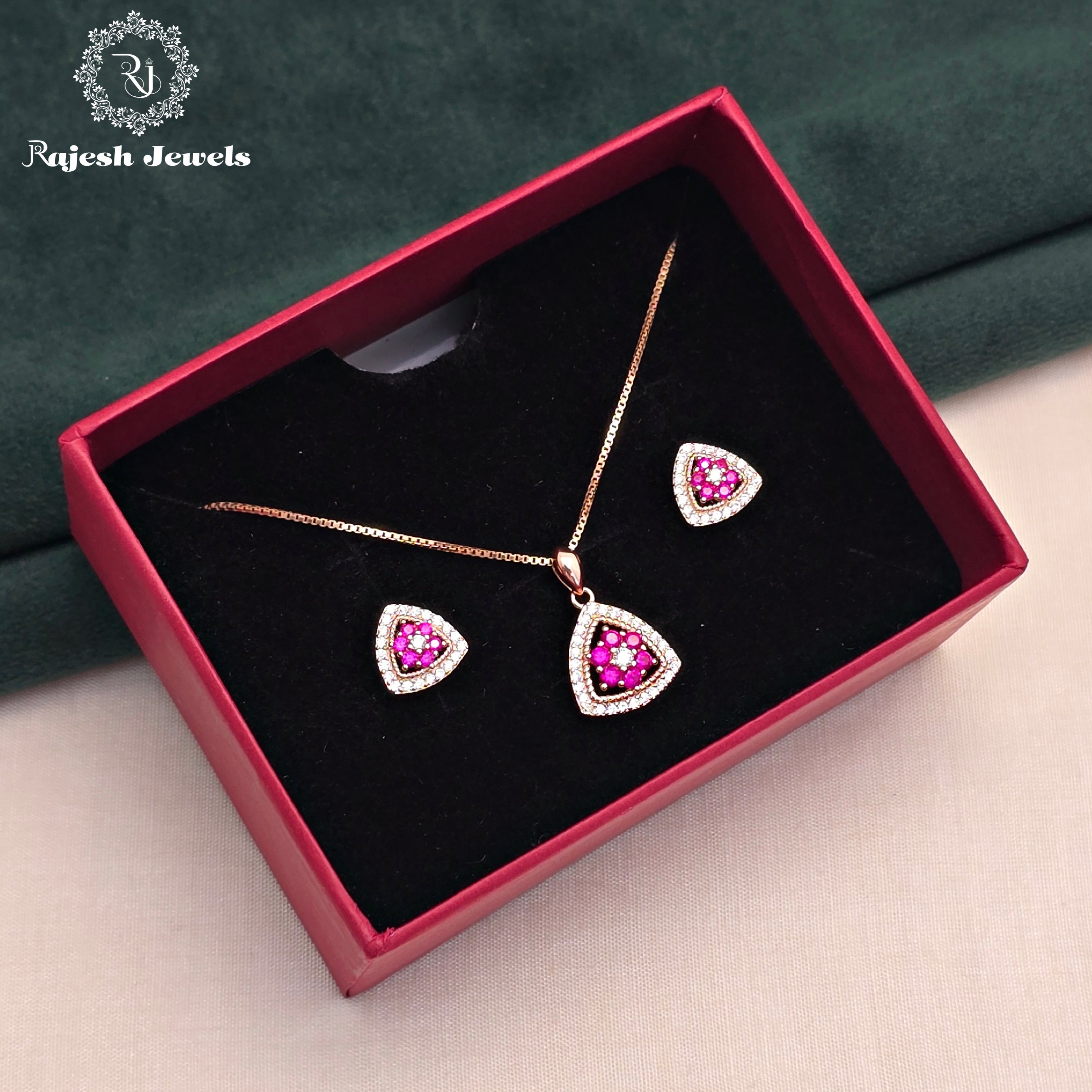 Excellent Rosegold Pendant Set
