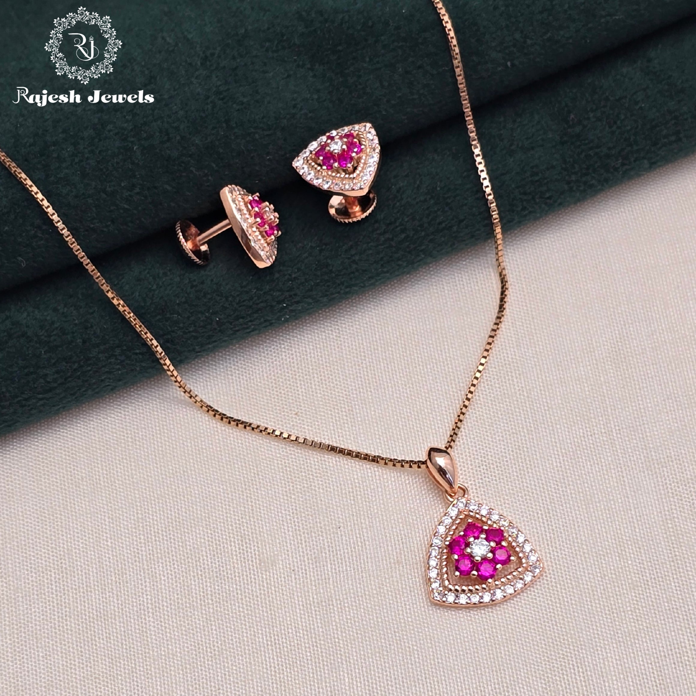 Excellent Rosegold Pendant Set