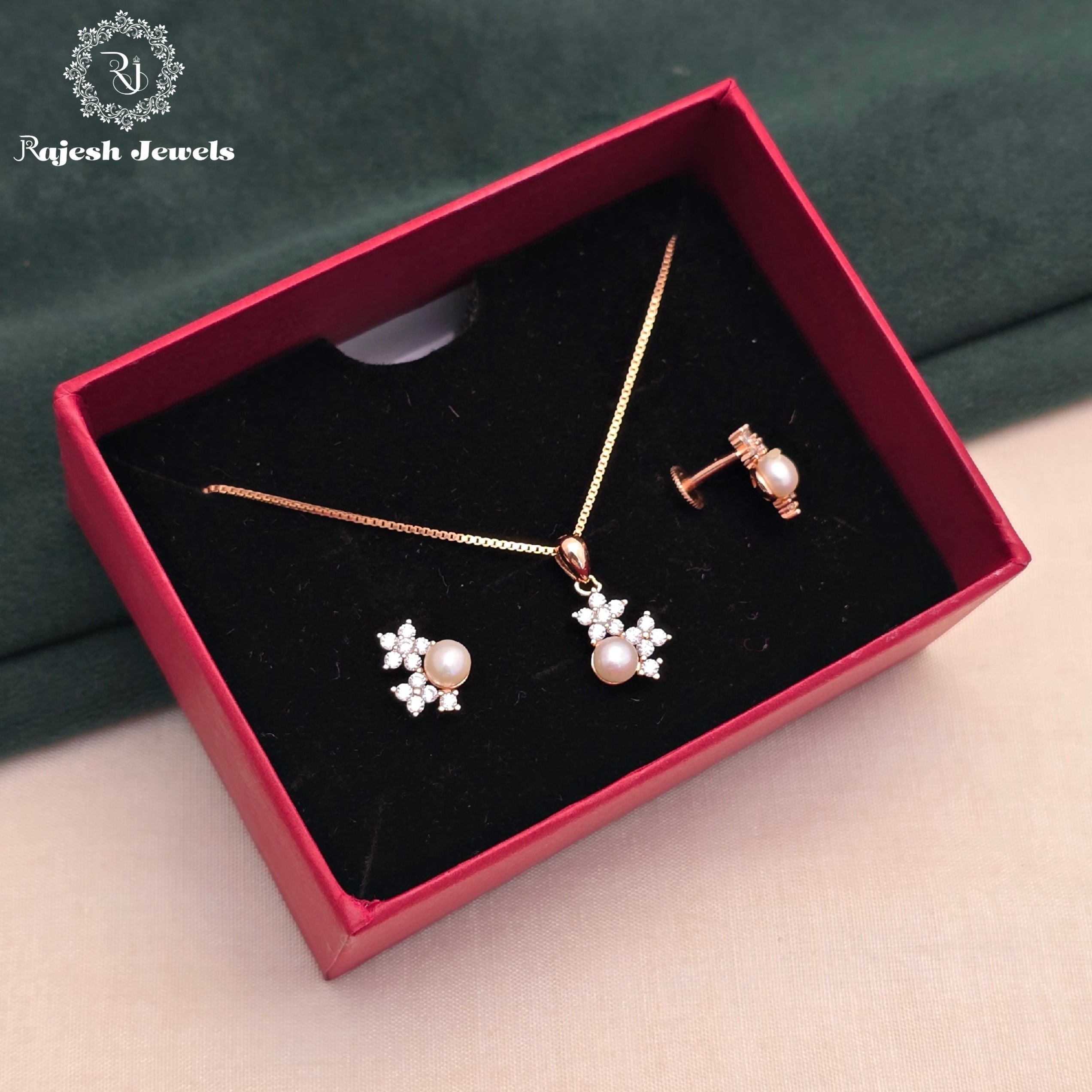 Classy Rosegold Pearl Pendant Set