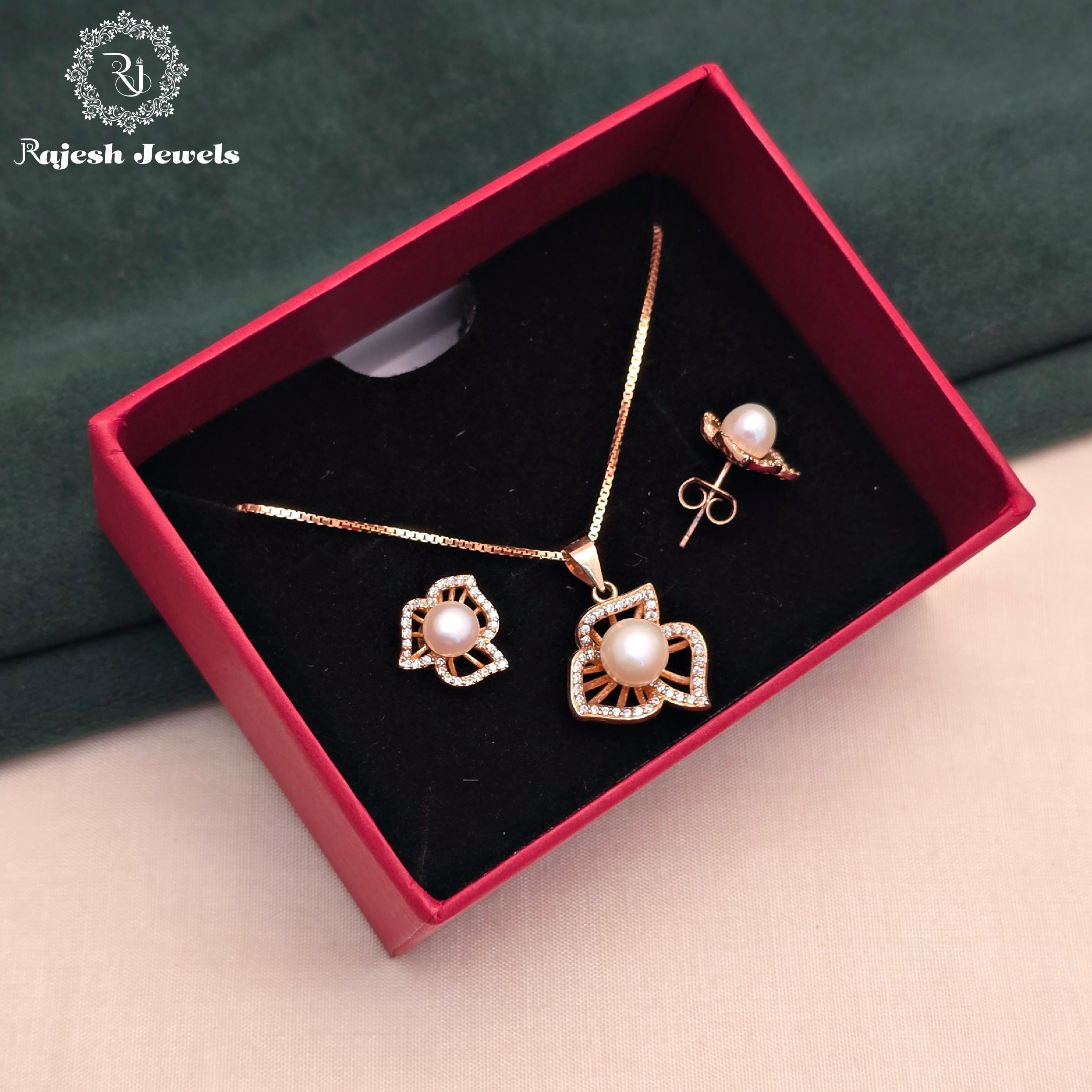 Blossomy Rosegold Pendent Set