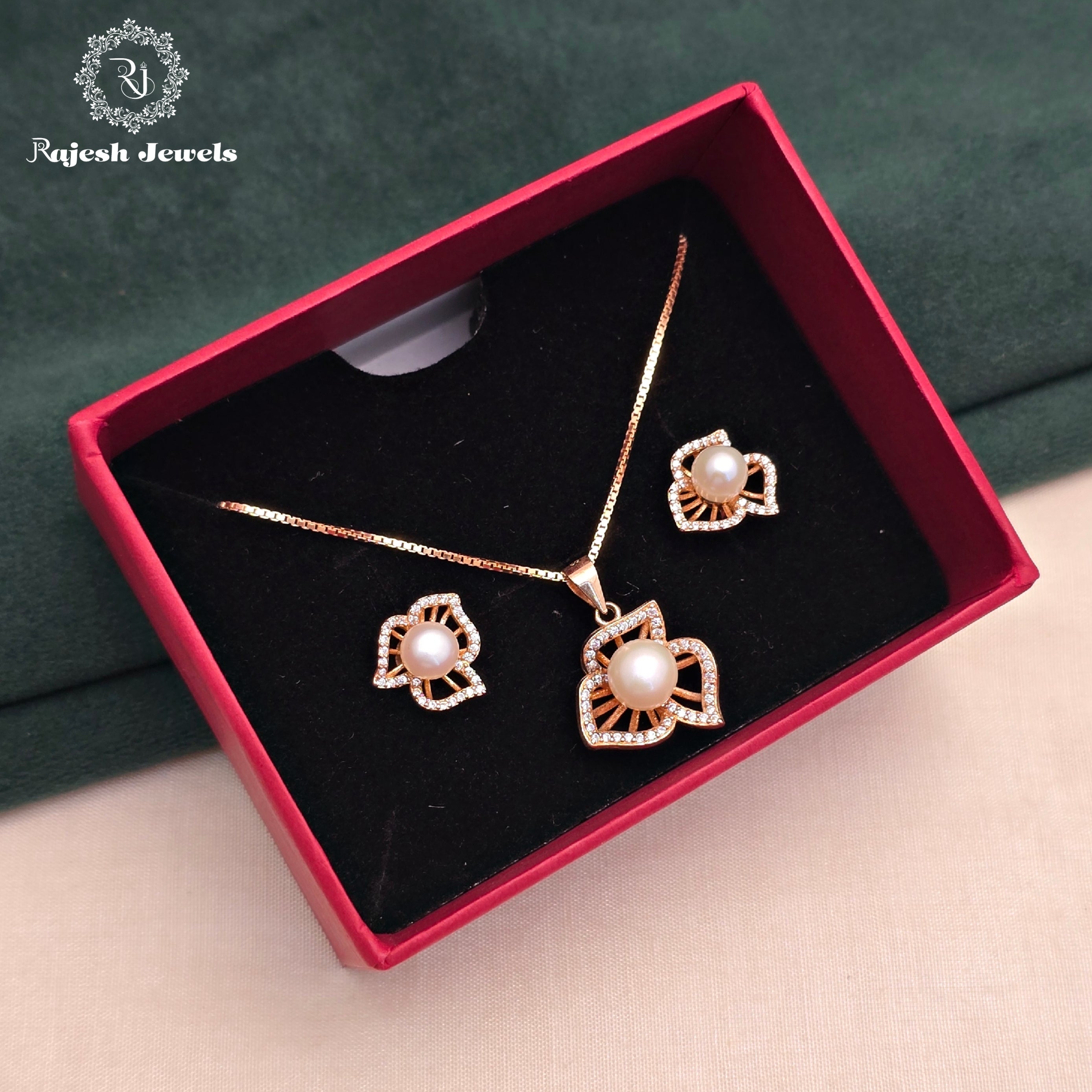 Blossomy Rosegold Pendent Set