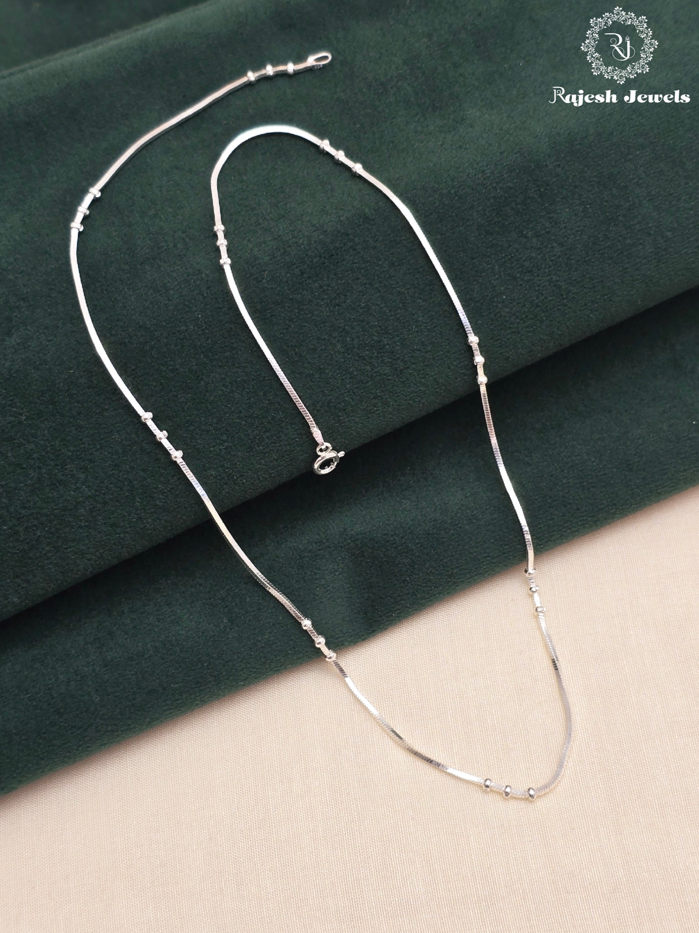 Classy Shimmering Sterling Silver Neckchain