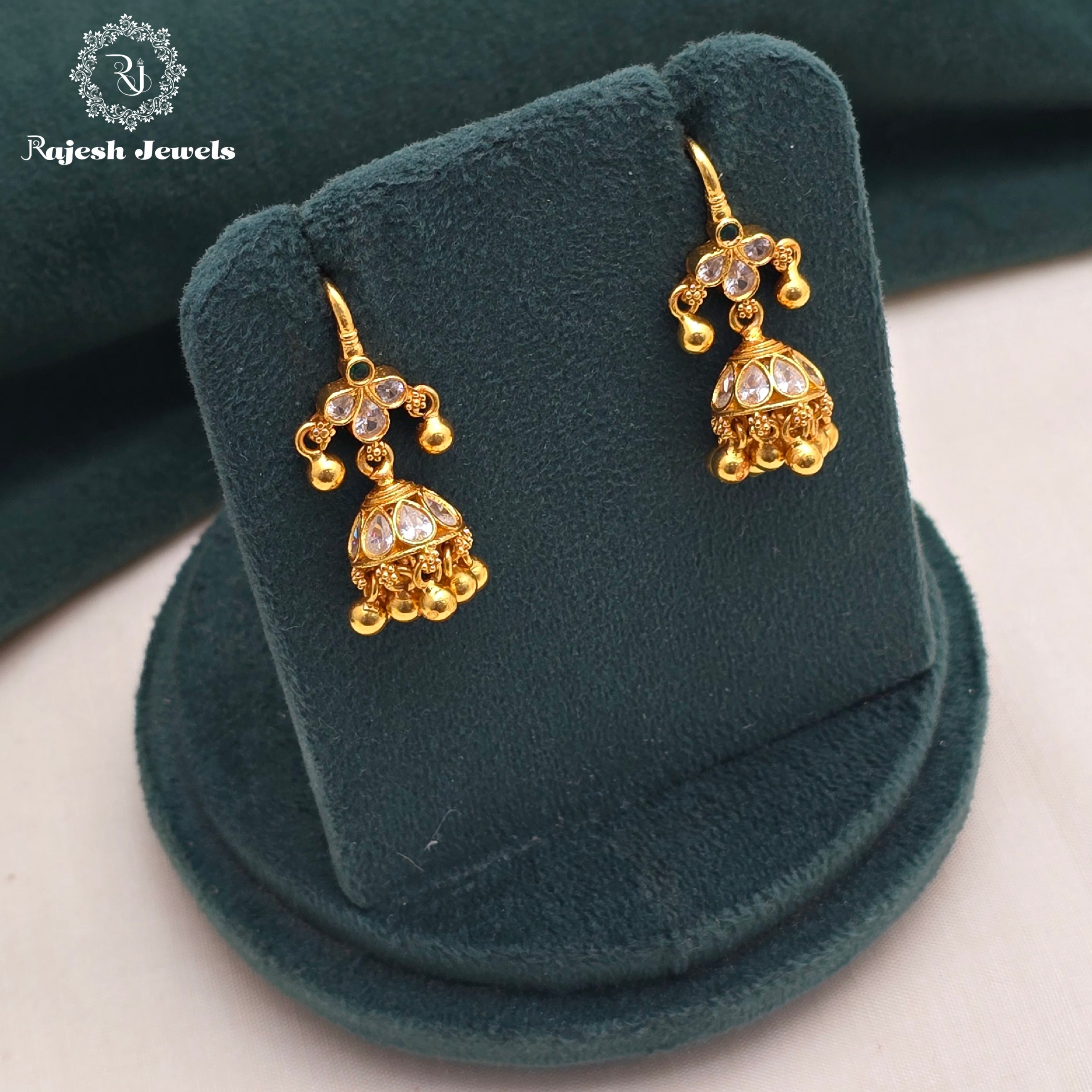 Adorable Minimalistic Hanging Earrings