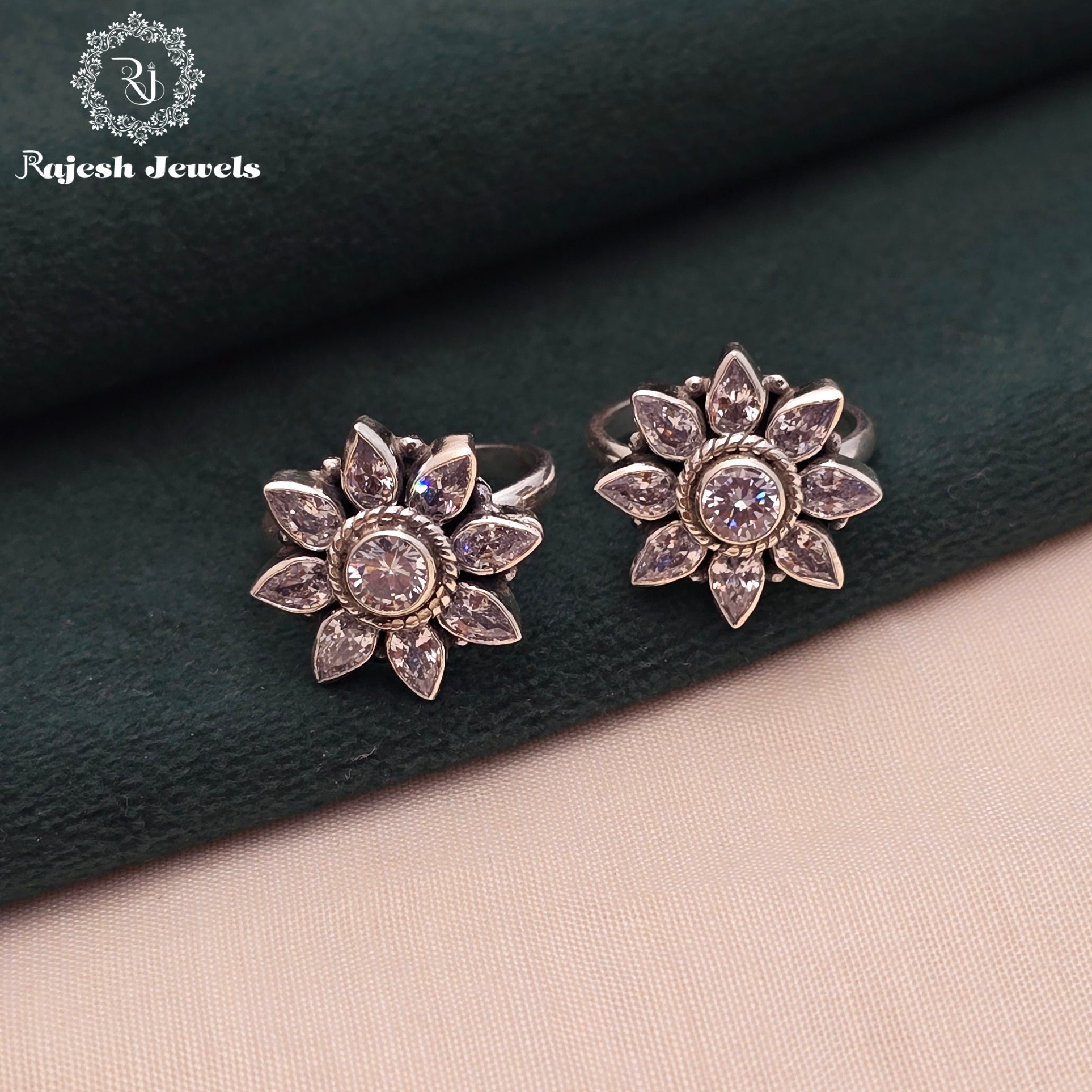 Sunflower Design Cutstone Toerings