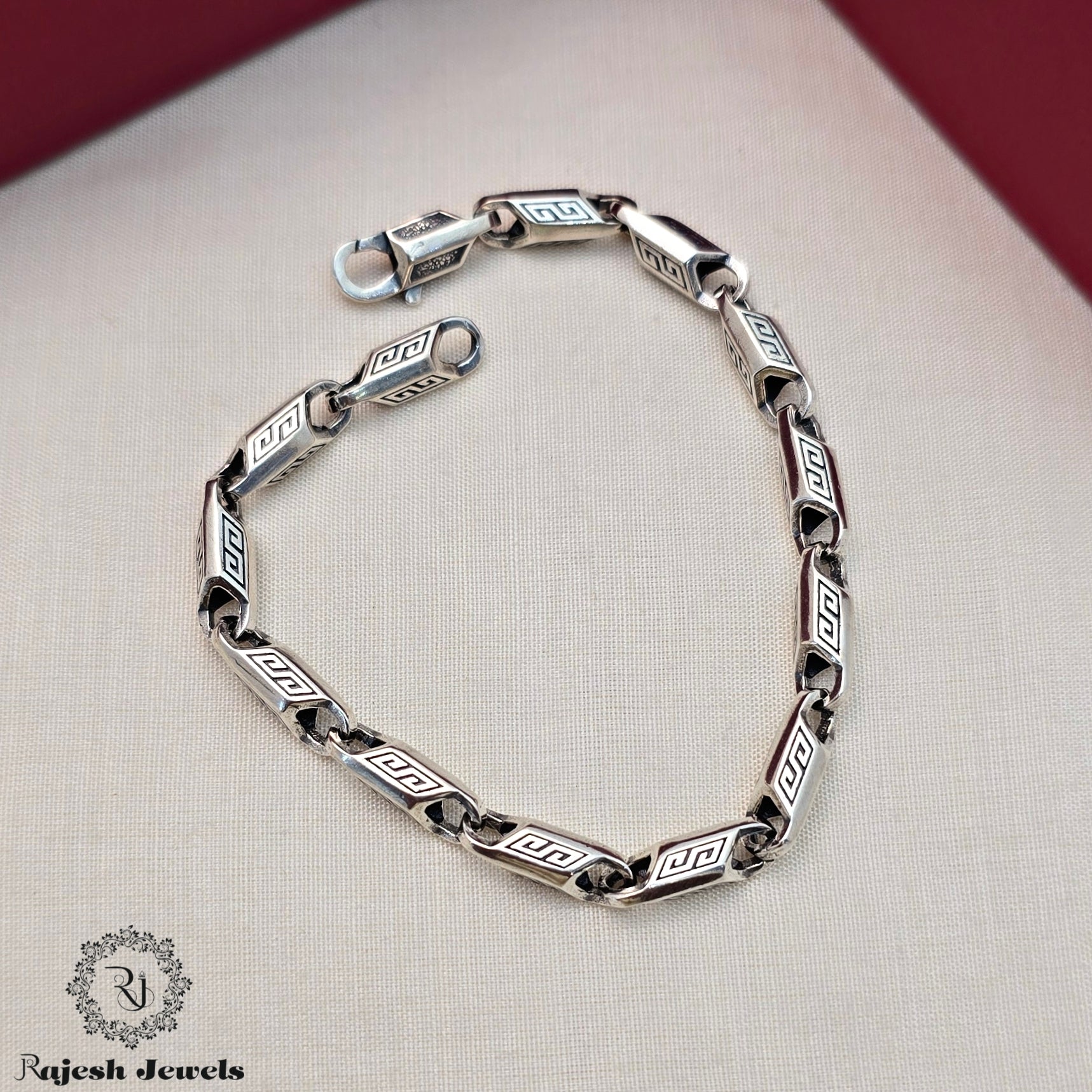 Attractive Interlinked Men's Bracelet
