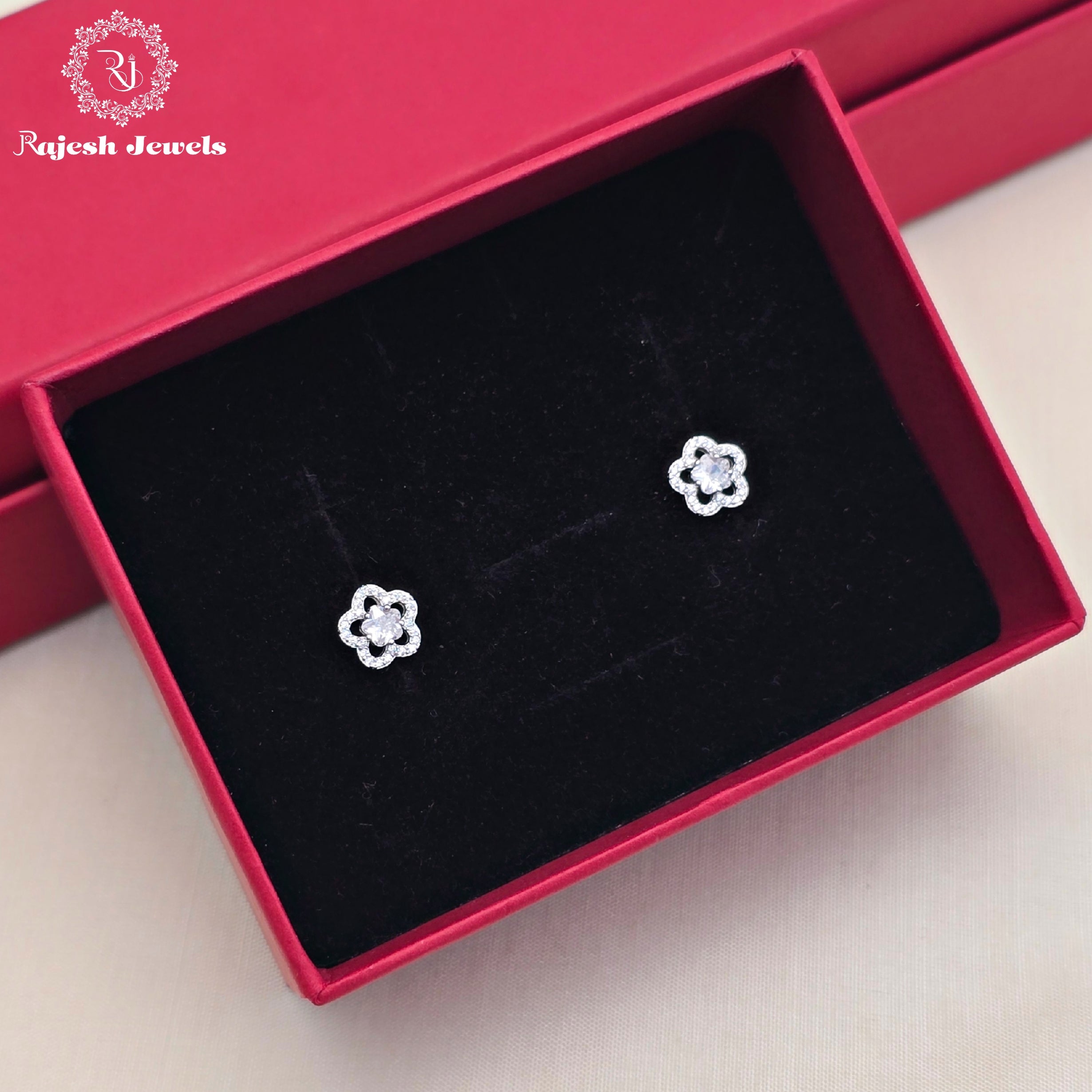 Shimmering Solitaire Stud Earring
