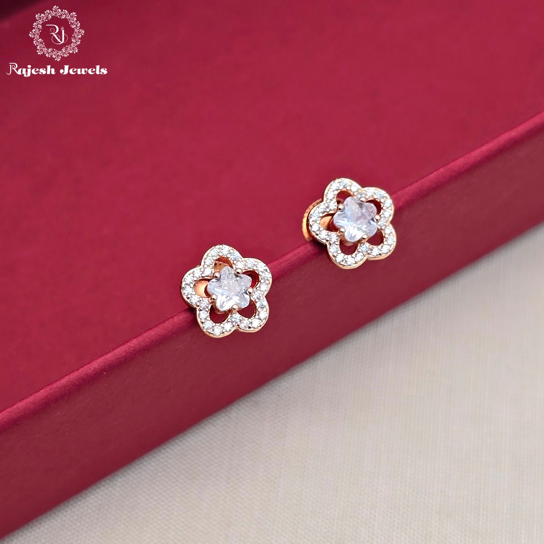 Exceptional Rosegold Solitaire Stud Earring