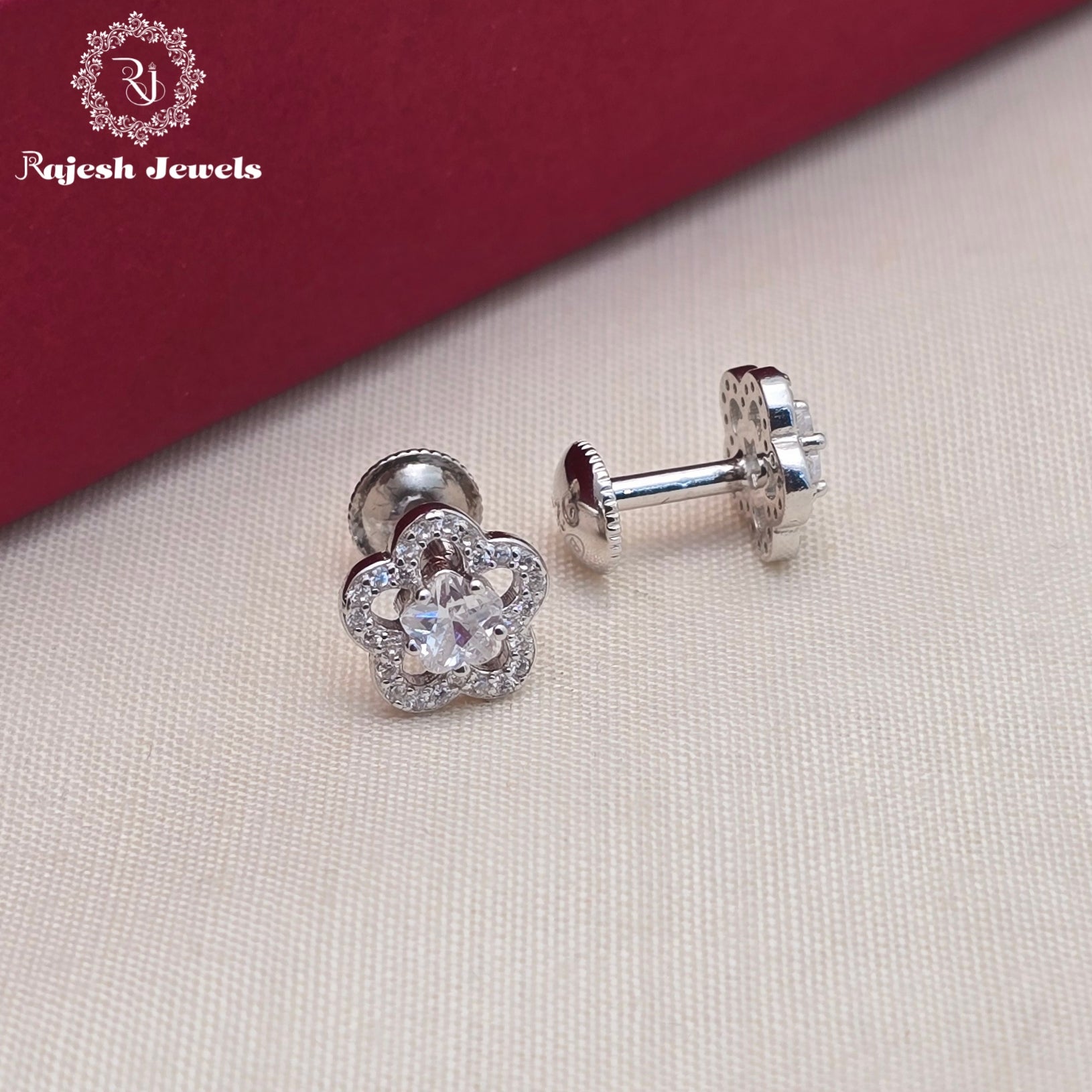 Shimmering Solitaire Stud Earring