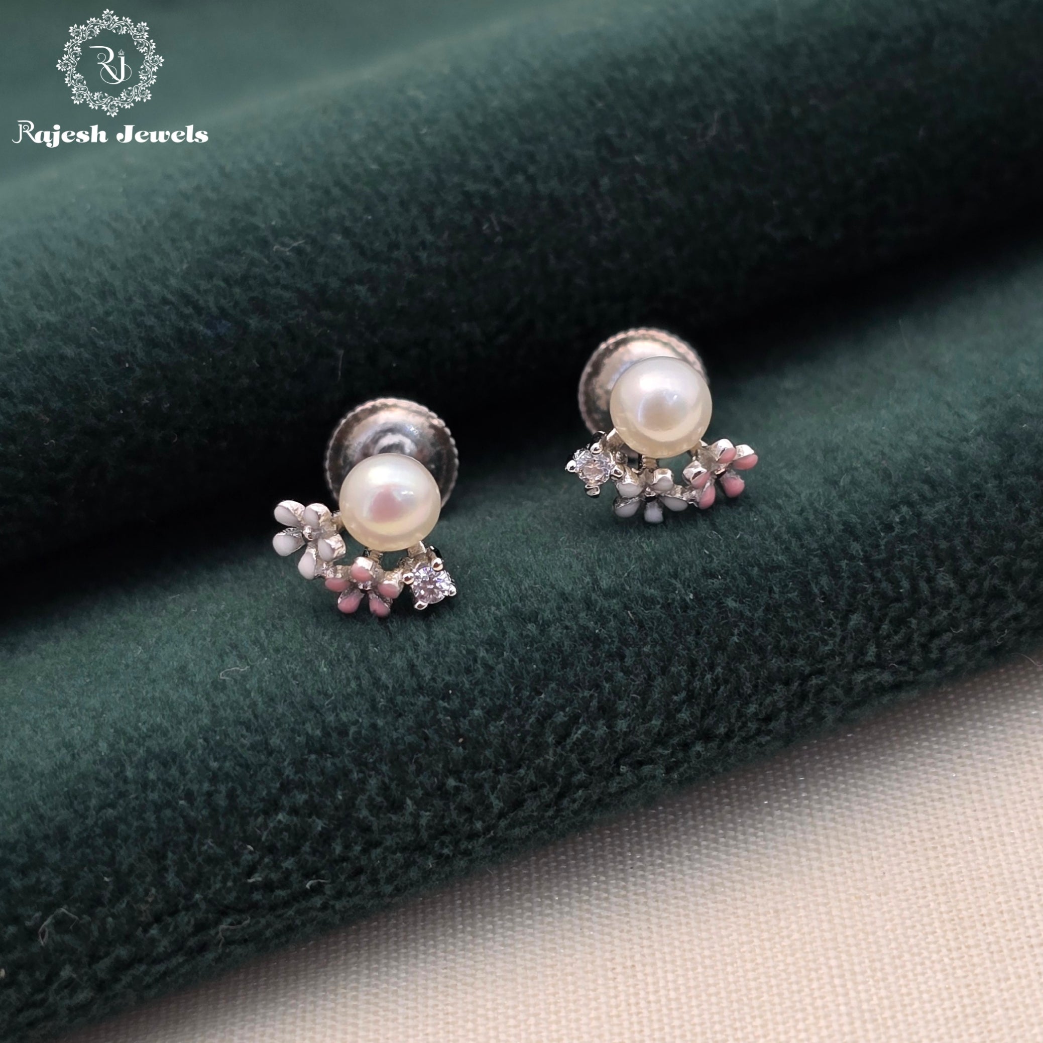 Premium Pearl South Screw Stud Earrings