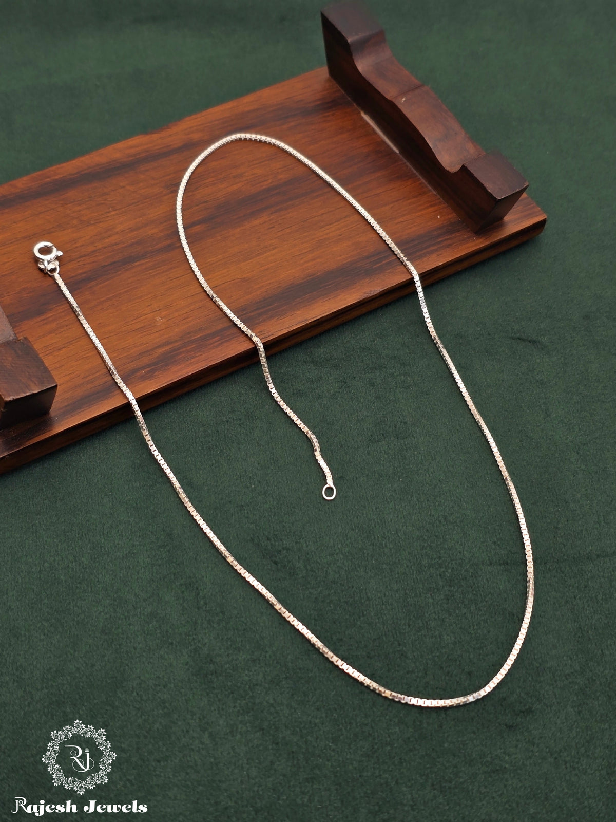 Shimmering Box Cut Neckchain