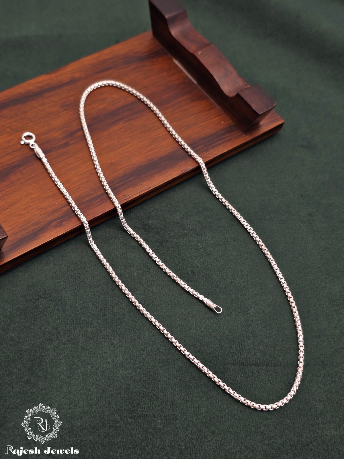 Astonishing Dailywear Neckchain