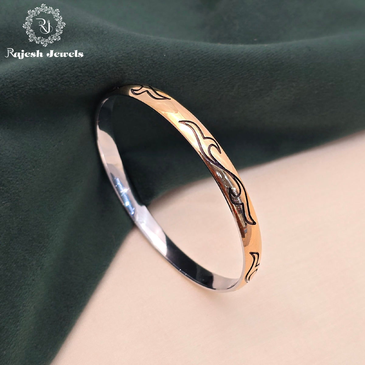 Exceptional Dual Tone Hand Kada