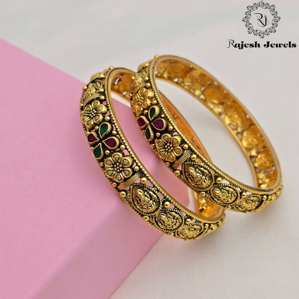 Mesmerizing Antique Finish Bangles