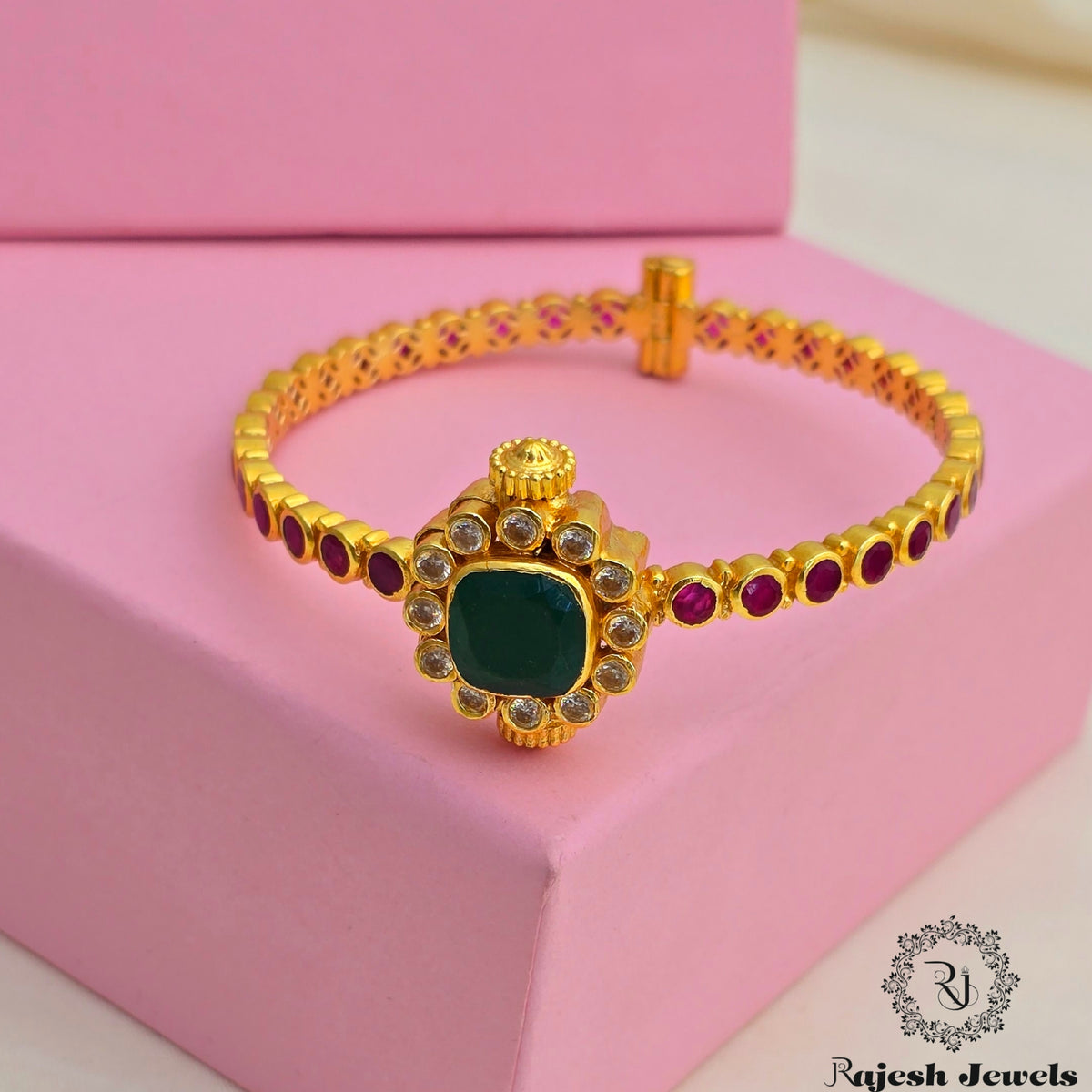 Emerald Openable Kemp Hand Kada
