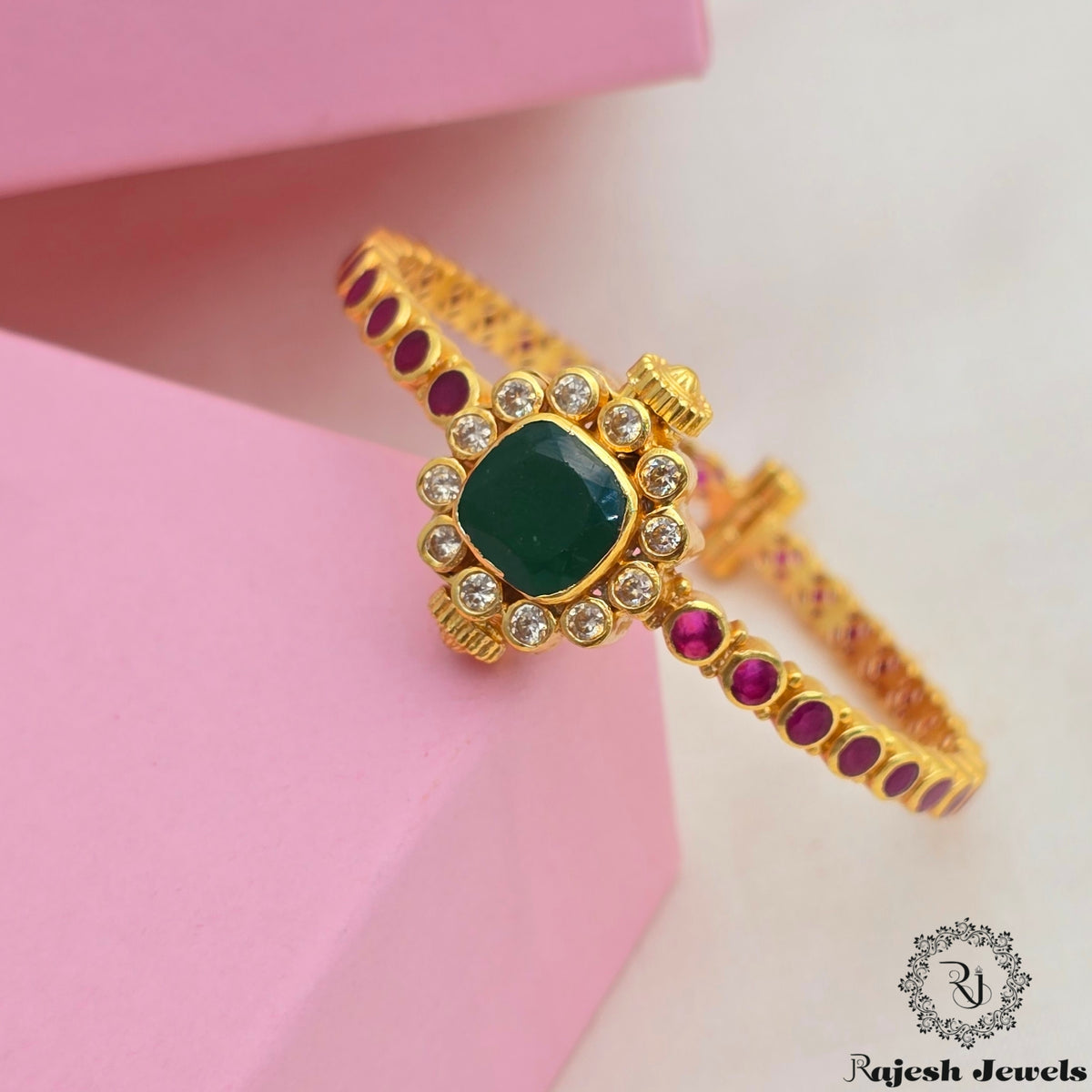 Emerald Openable Kemp Hand Kada