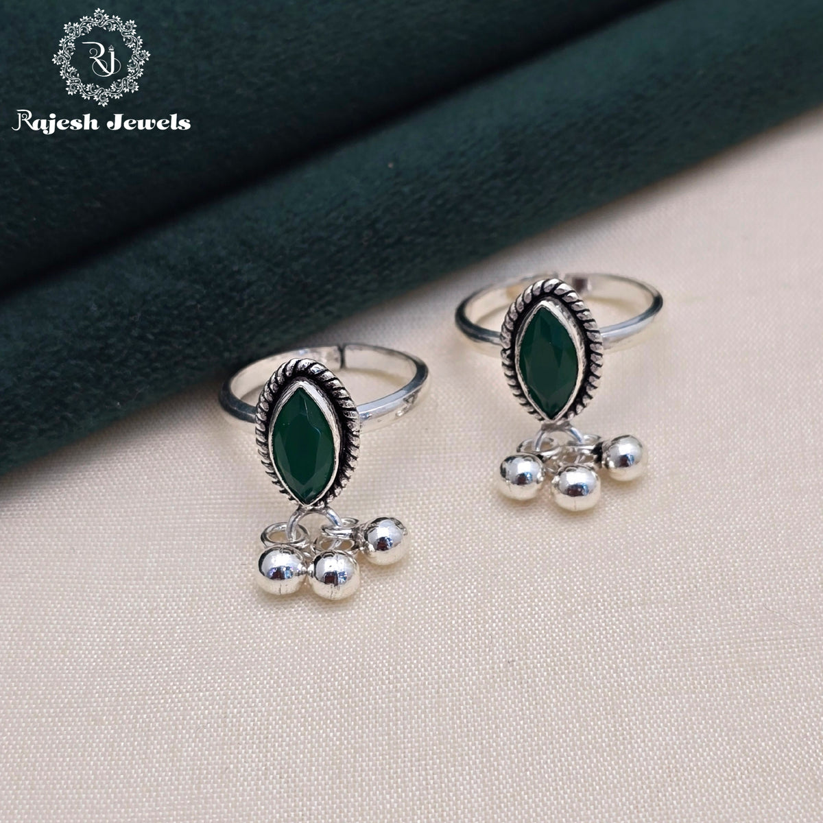 Graceful Green Cutstone Toerings