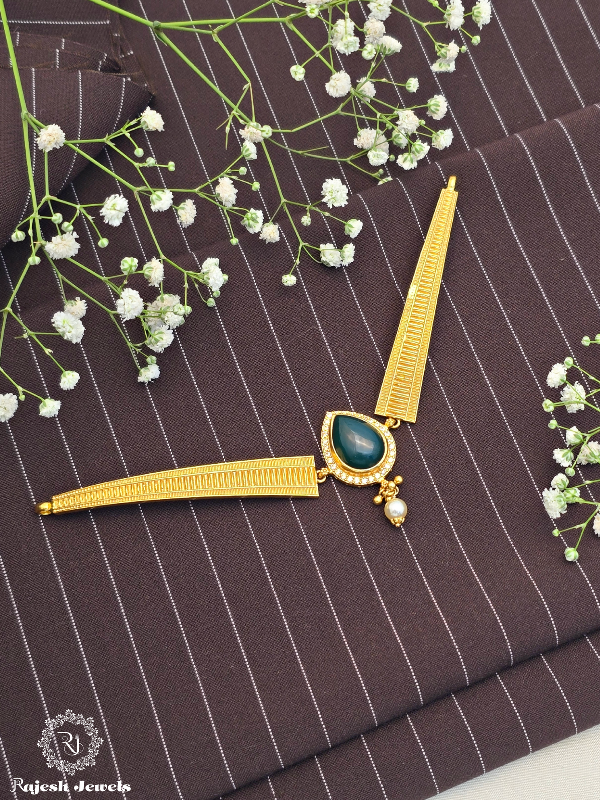 Opulent Green Teardrop Hasli Choker Neckpiece