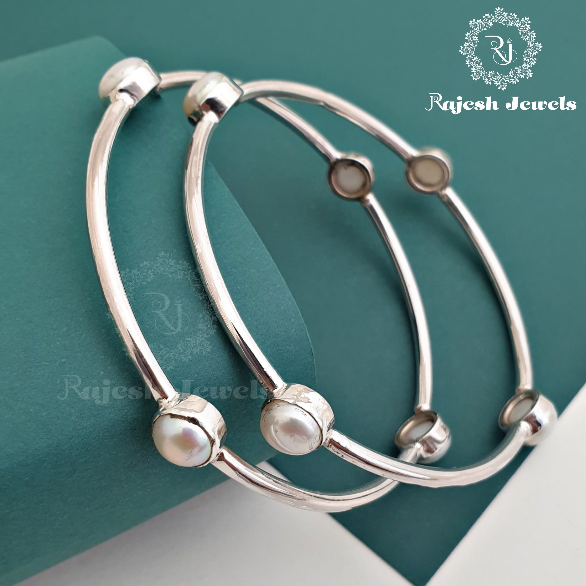 Peacefull Pearl Cutstone Bangles